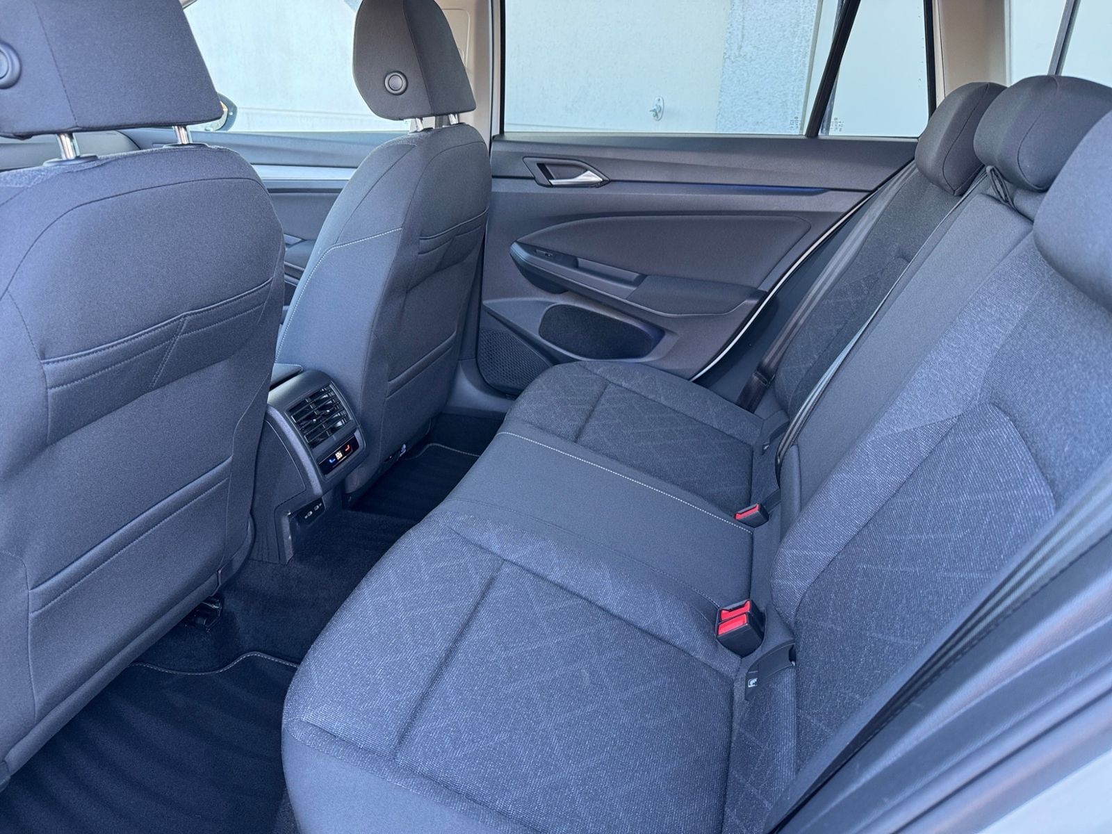 Volkswagen Golf VIII Variant 2.0 TDI - Samsaru's Car Outlet