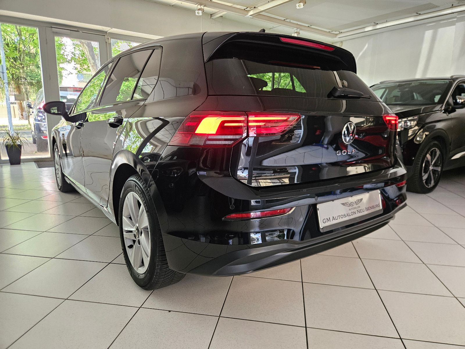 Volkswagen Golf VIII Life - Samsaru's Car Outlet