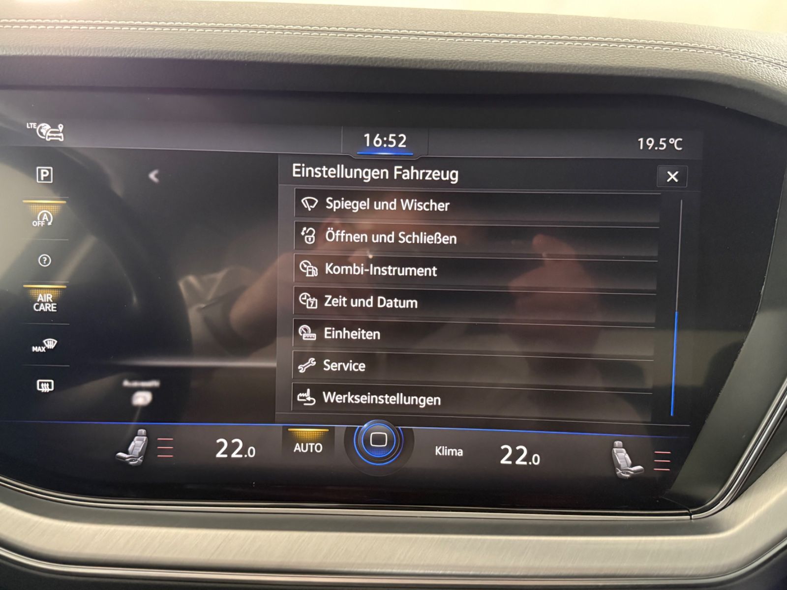 Volkswagen Touareg R-Line 4Motion - Samsaru's Car Outlet