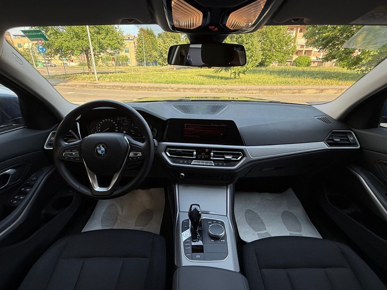 BMW 320 320d xDrive Touring Business Advantage - Samsaru's Car Outlet