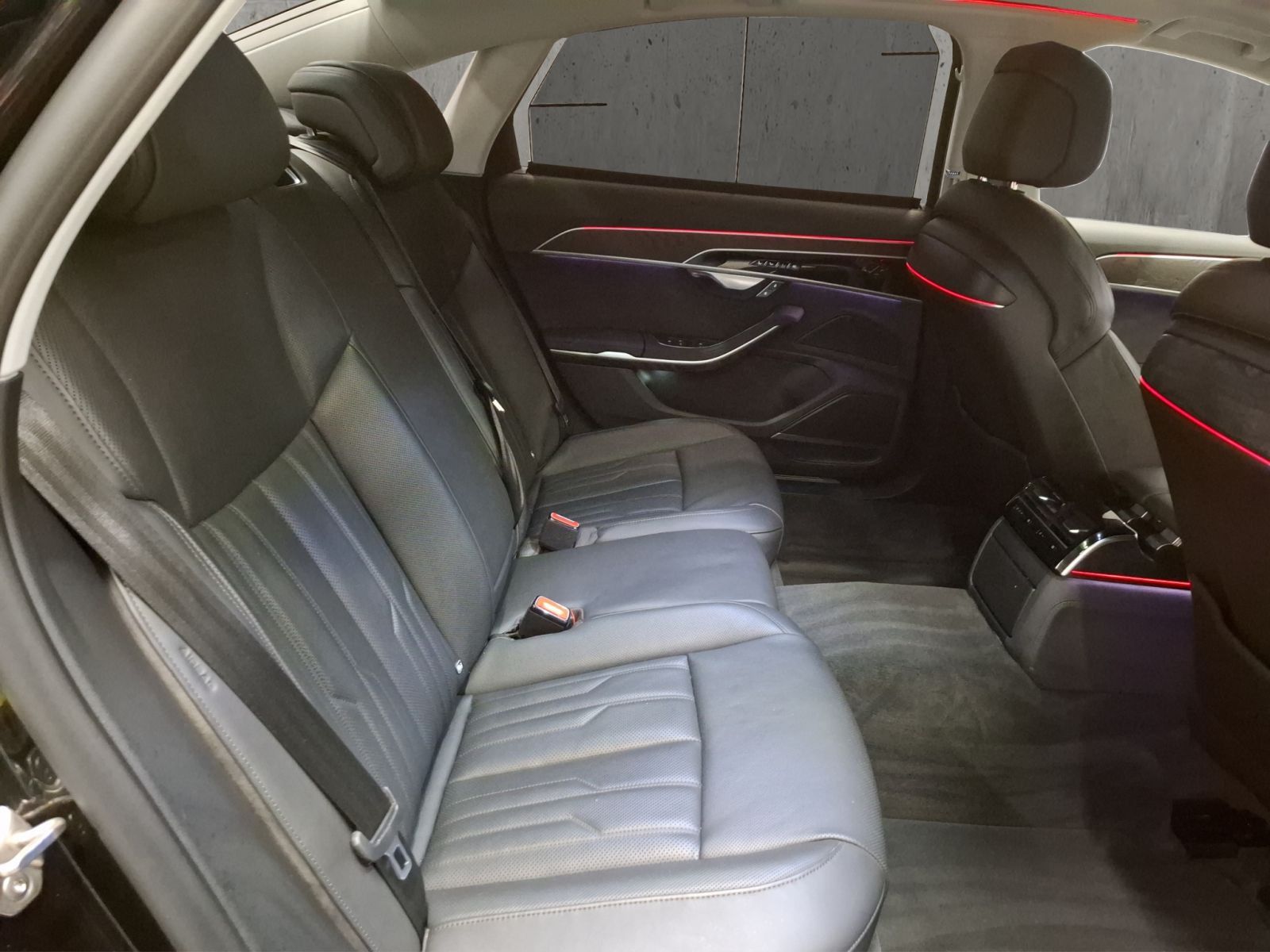 Audi A8 L TFSI e quattro - Samsaru's Car Outlet