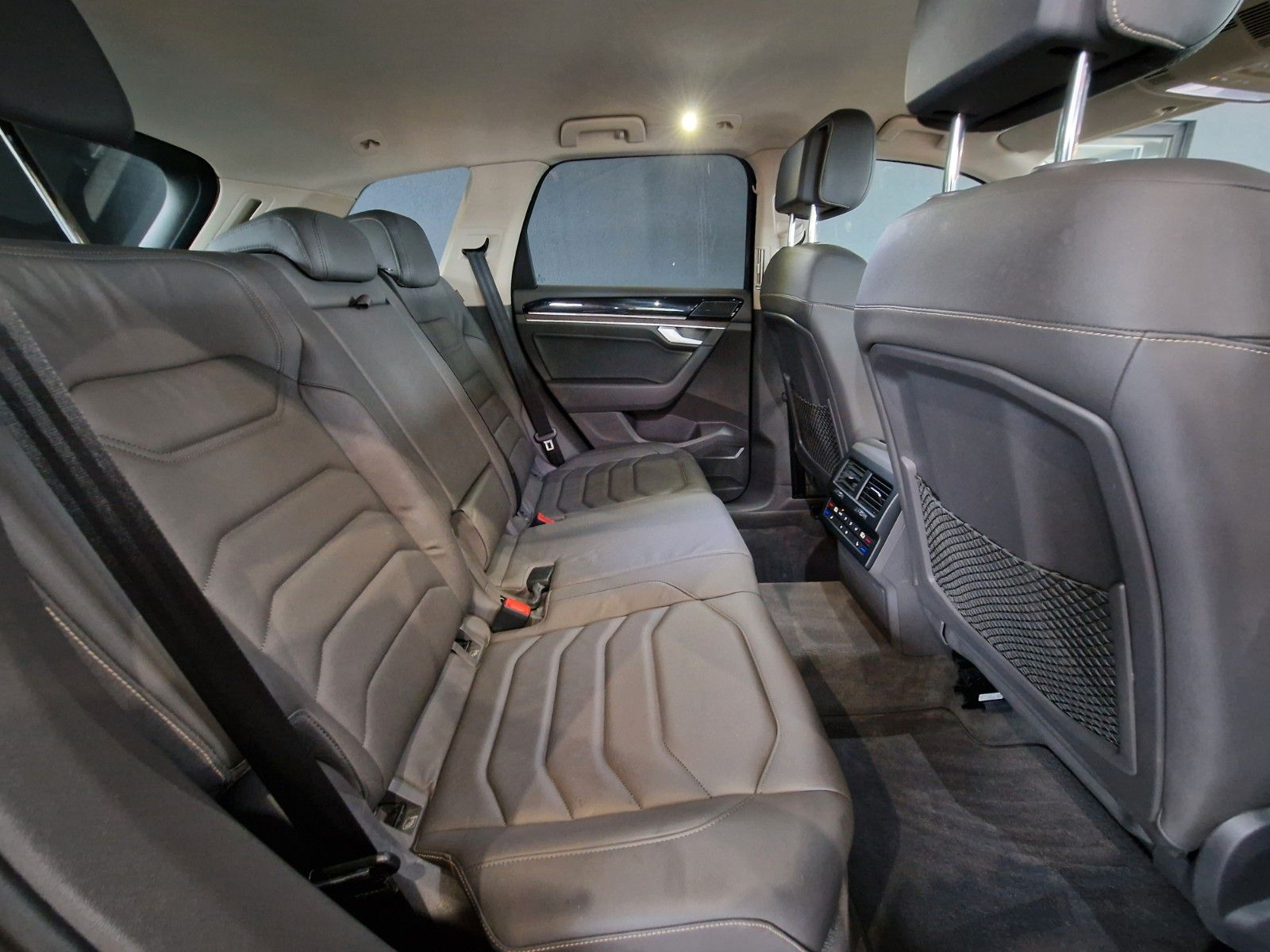 Volkswagen Touareg 3.0TDI Atmosphere 4Motion - Samsaru's Car Outlet