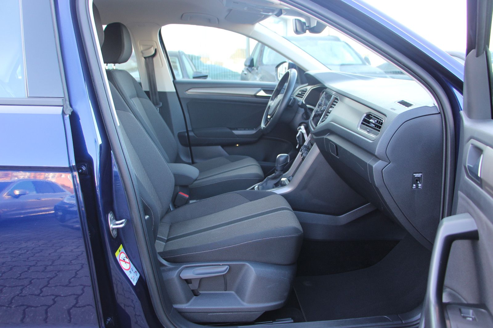 Volkswagen T-Roc Style - Samsaru's Car Outlet