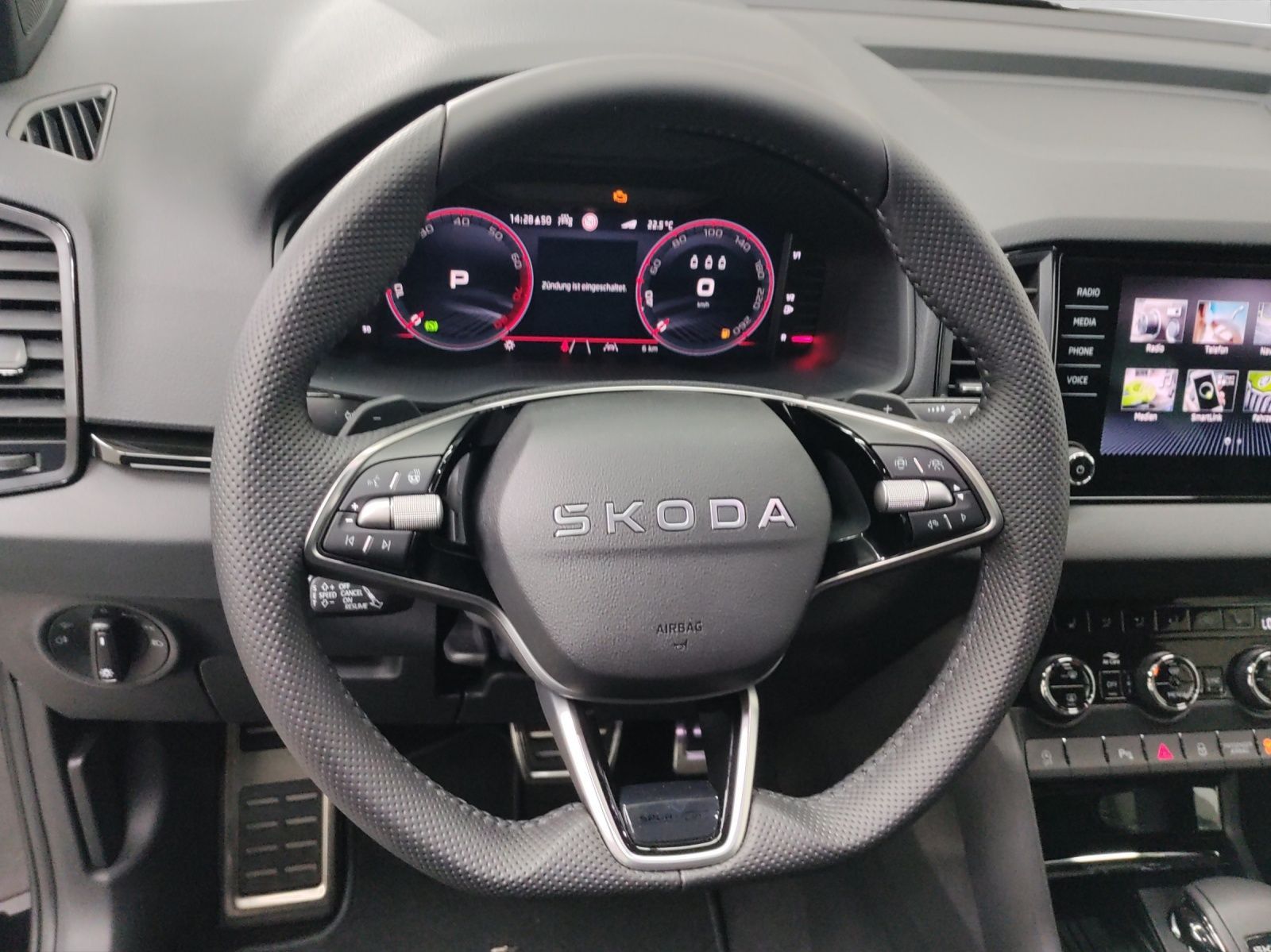 Skoda Karoq 2.0 TSI DSG 4x4 SPORTLINE LM19 LEDER PANO