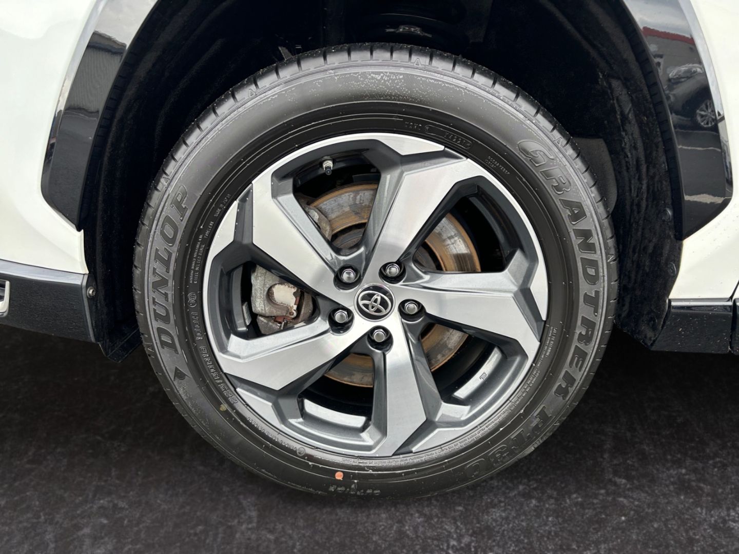 Toyota RAV 4 Plug-in Hybrid Allrad - Samsaru's Car Outlet