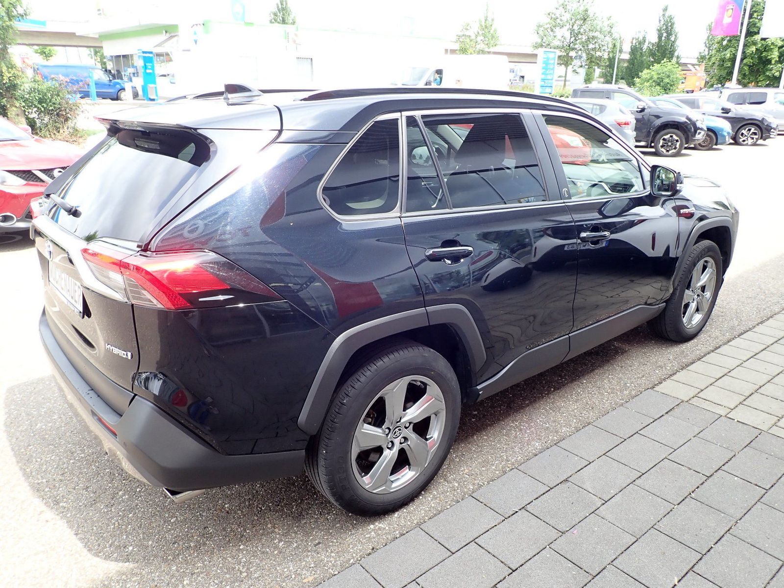 Toyota RAV 4 Hybrid - Samsaru's Car Outlet