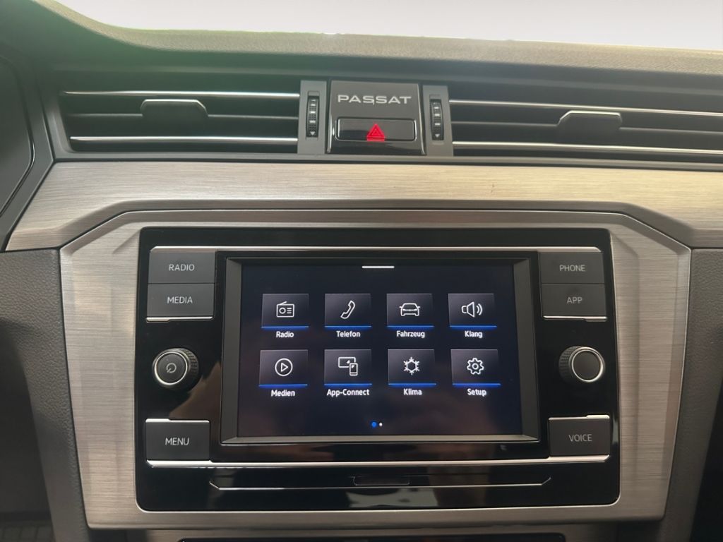 Volkswagen Passat AUTOMATIK - Samsaru's Car Outlet