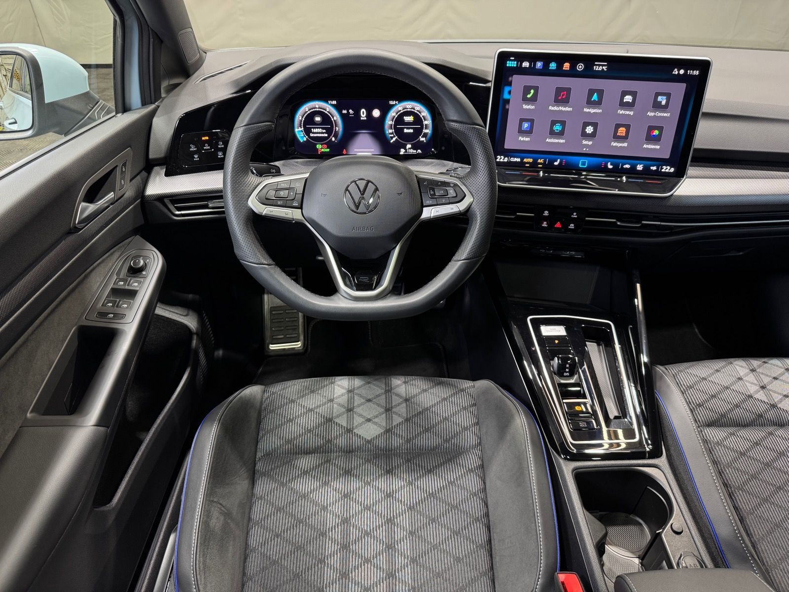 Volkswagen Golf R-Line 1.5 eTSI DSG | MATRIX NAVI PANO AHK