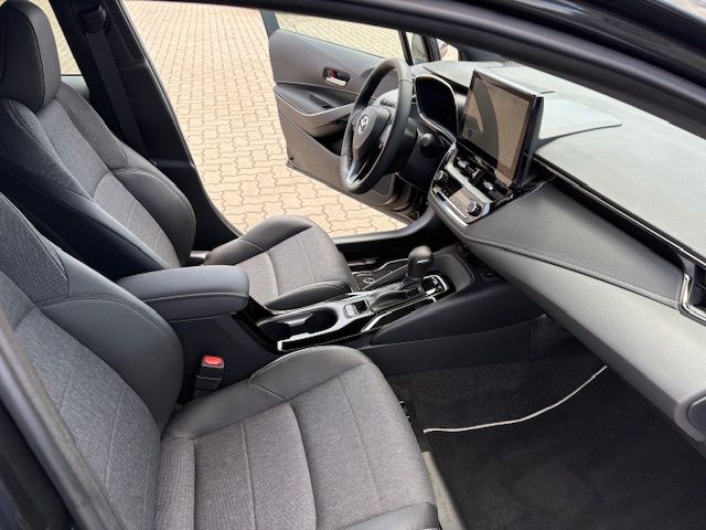 Toyota Corolla 1.8 Hybrid - Samsaru's Car Outlet