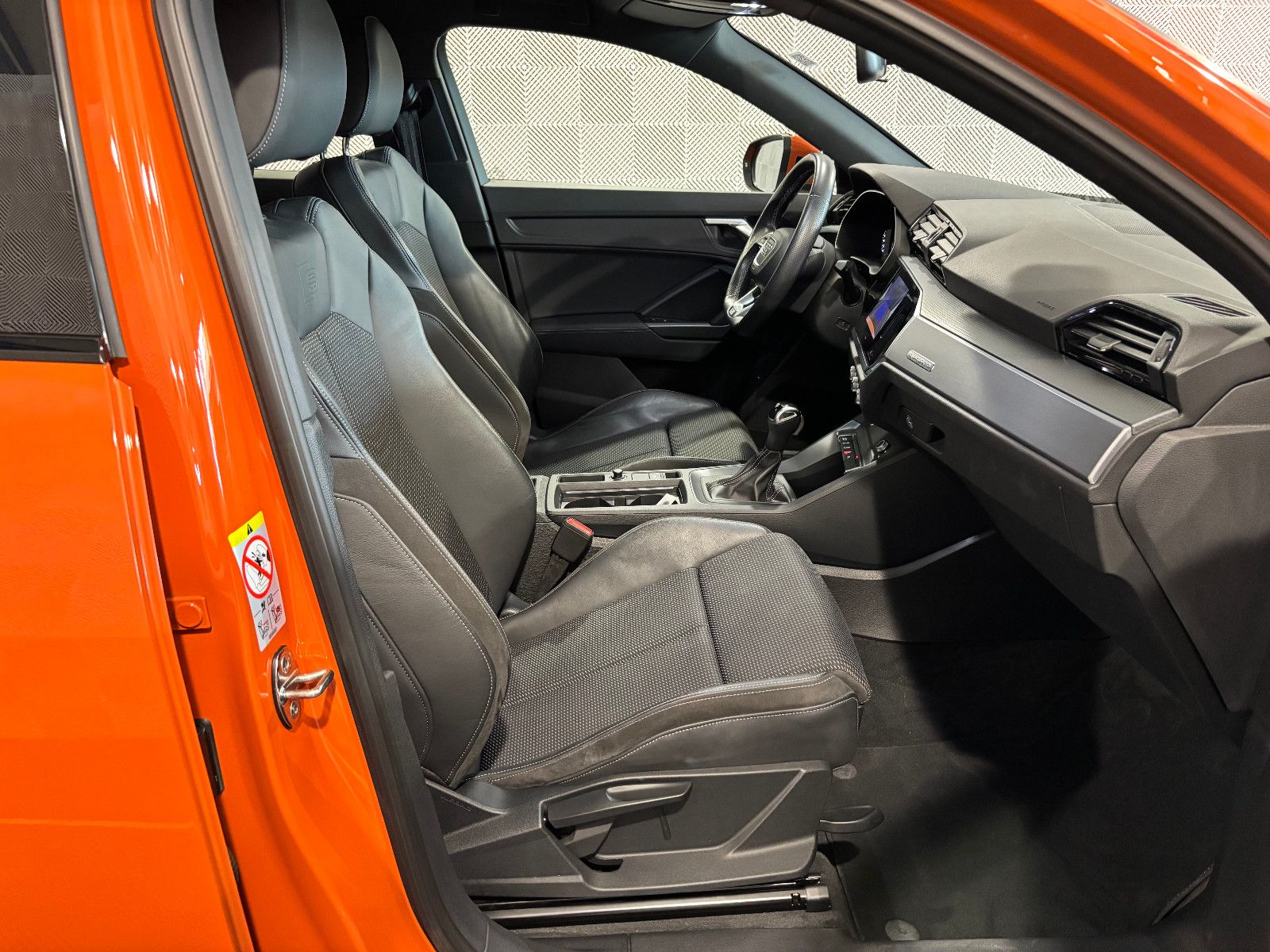 Audi Q3 Sb. 40 TFSI quattro S LINE - Samsaru's Car Outlet