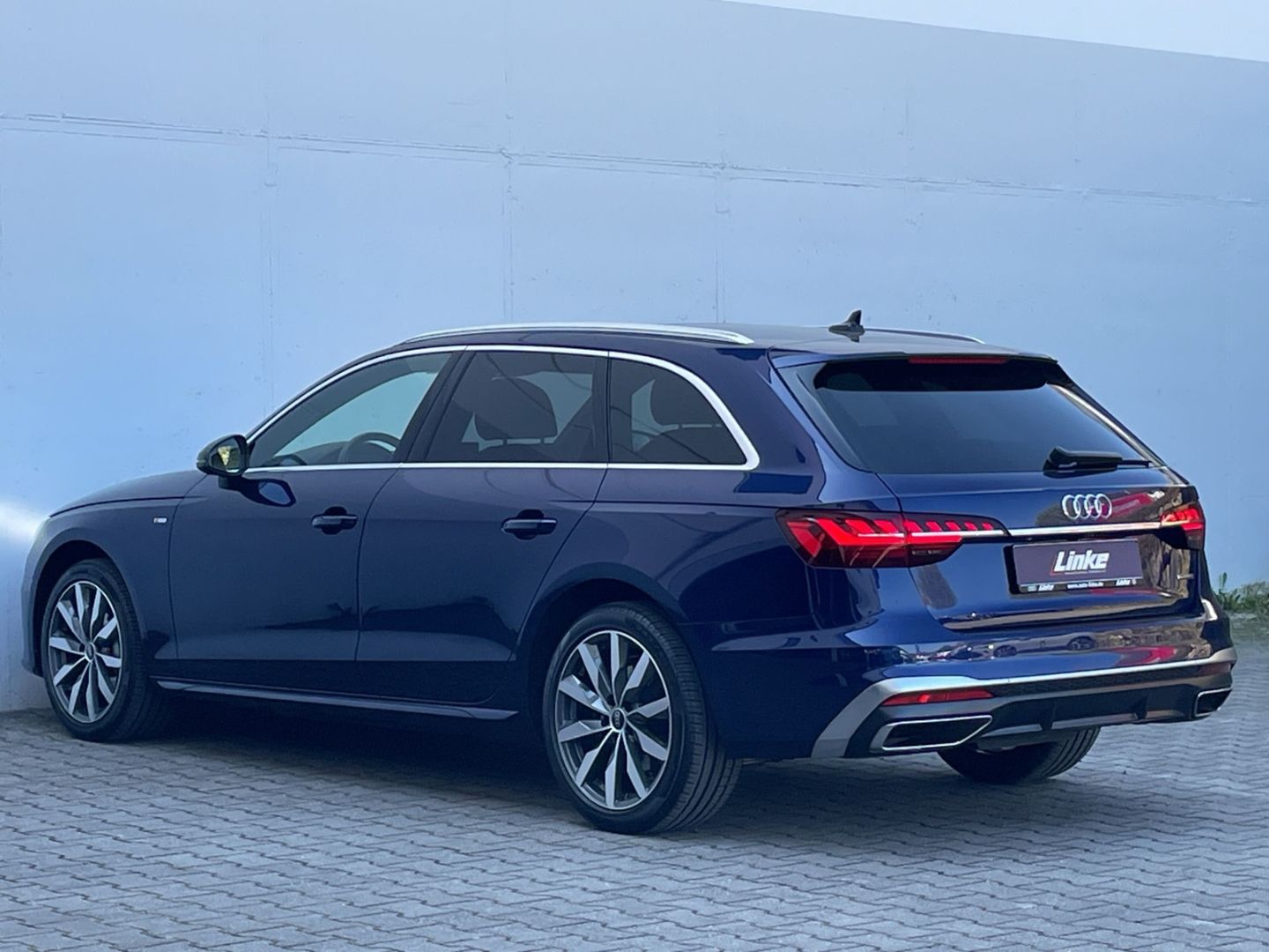 Audi A4 40 TFSI Avant S line quattro Matrix/AHK/Pano/