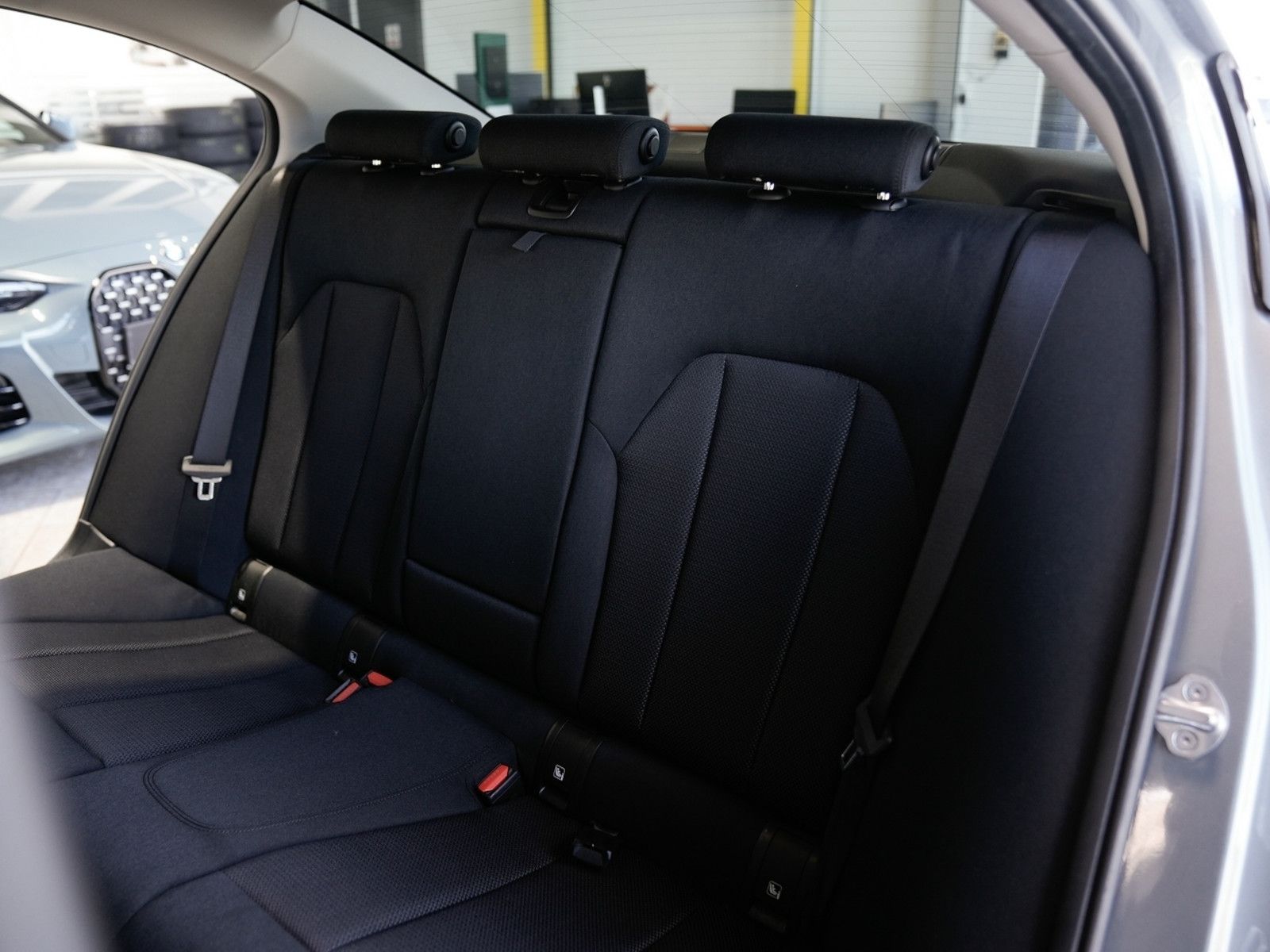 BMW 320d xDrive Memory Glasdach 360K Head-Up