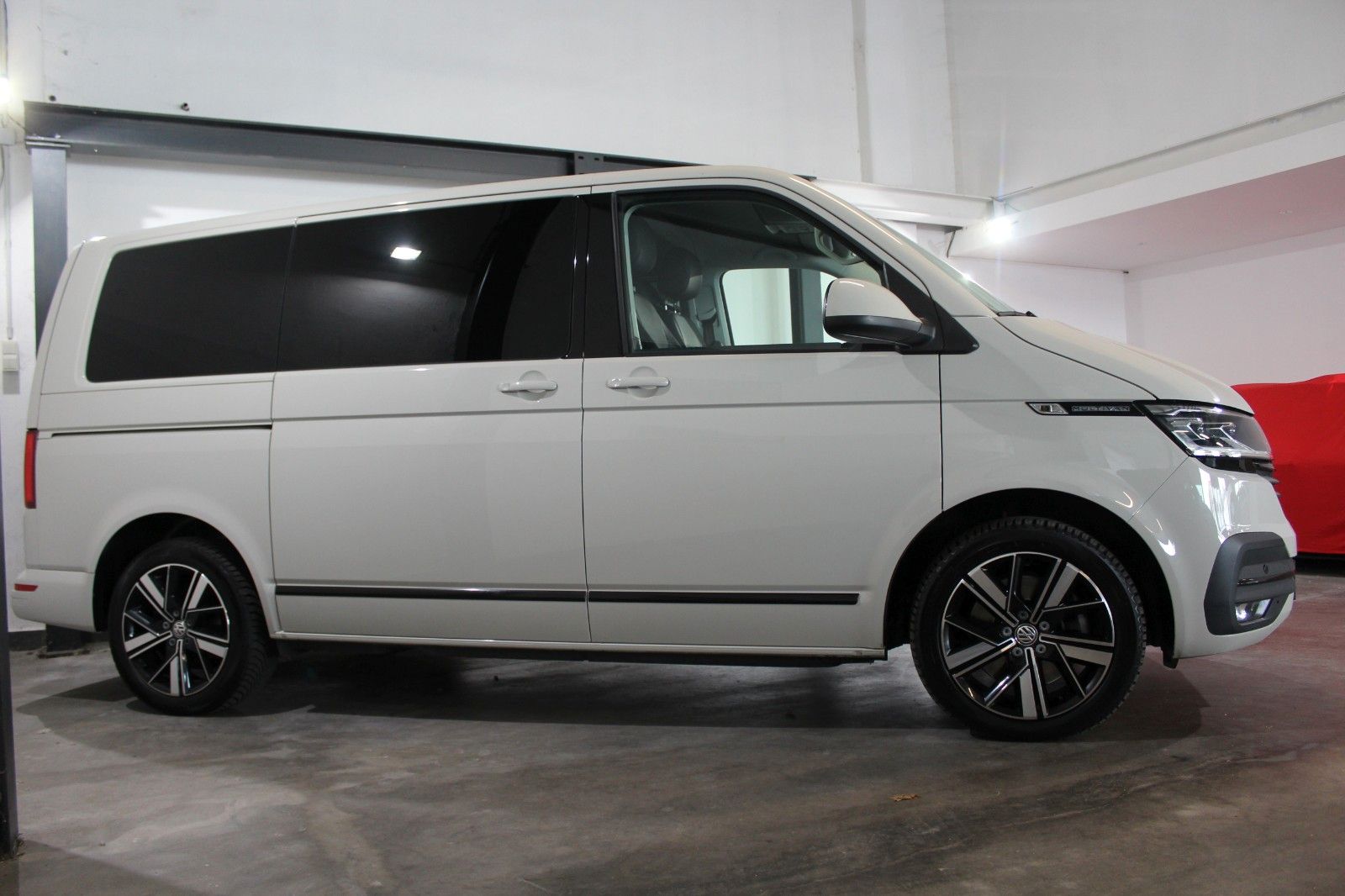 Volkswagen T6.1 Multivan 4MOTION - Samsaru's Car Outlet