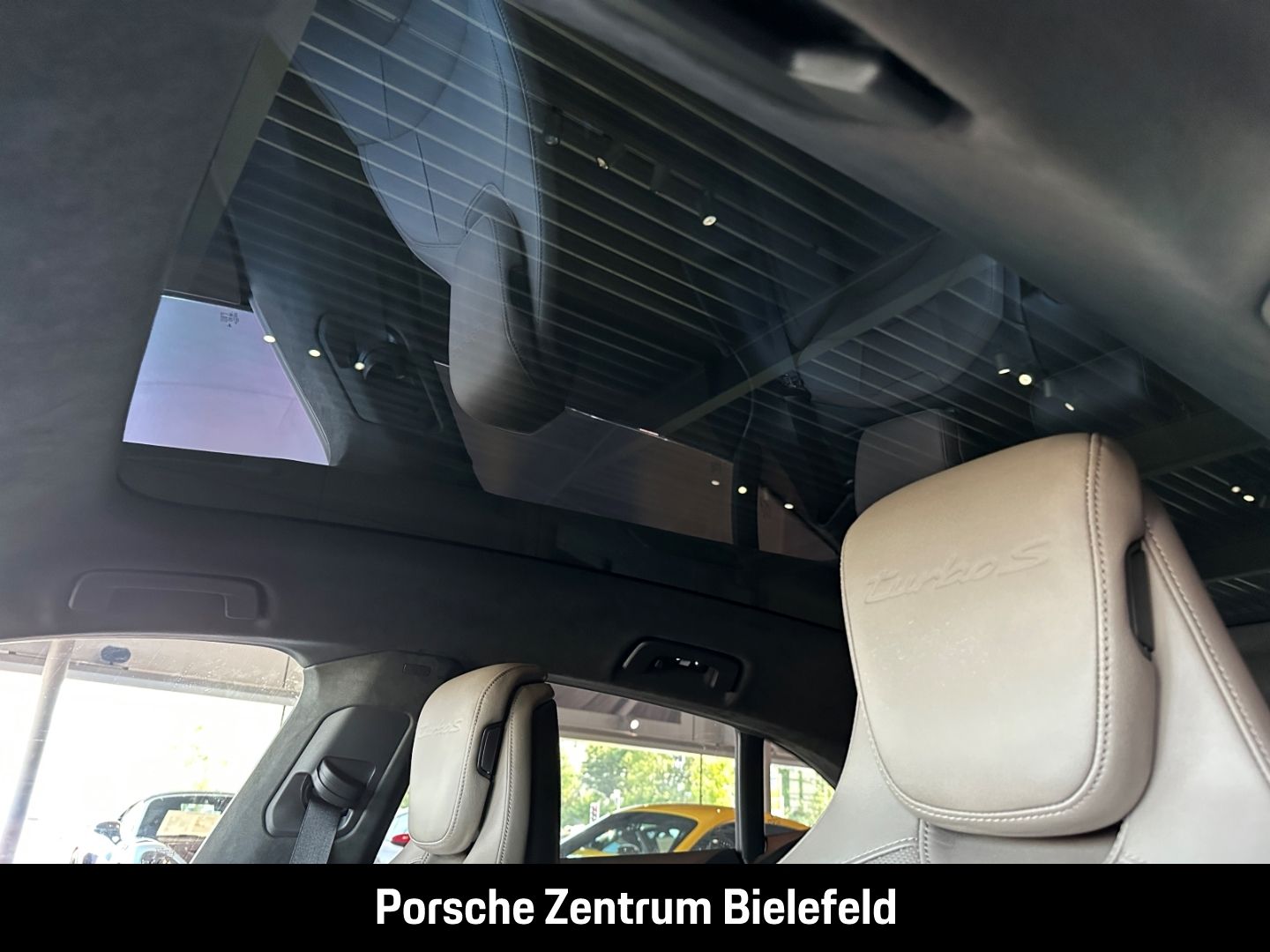 Porsche Taycan Turbo S Cross Turismo Burmester Panorama