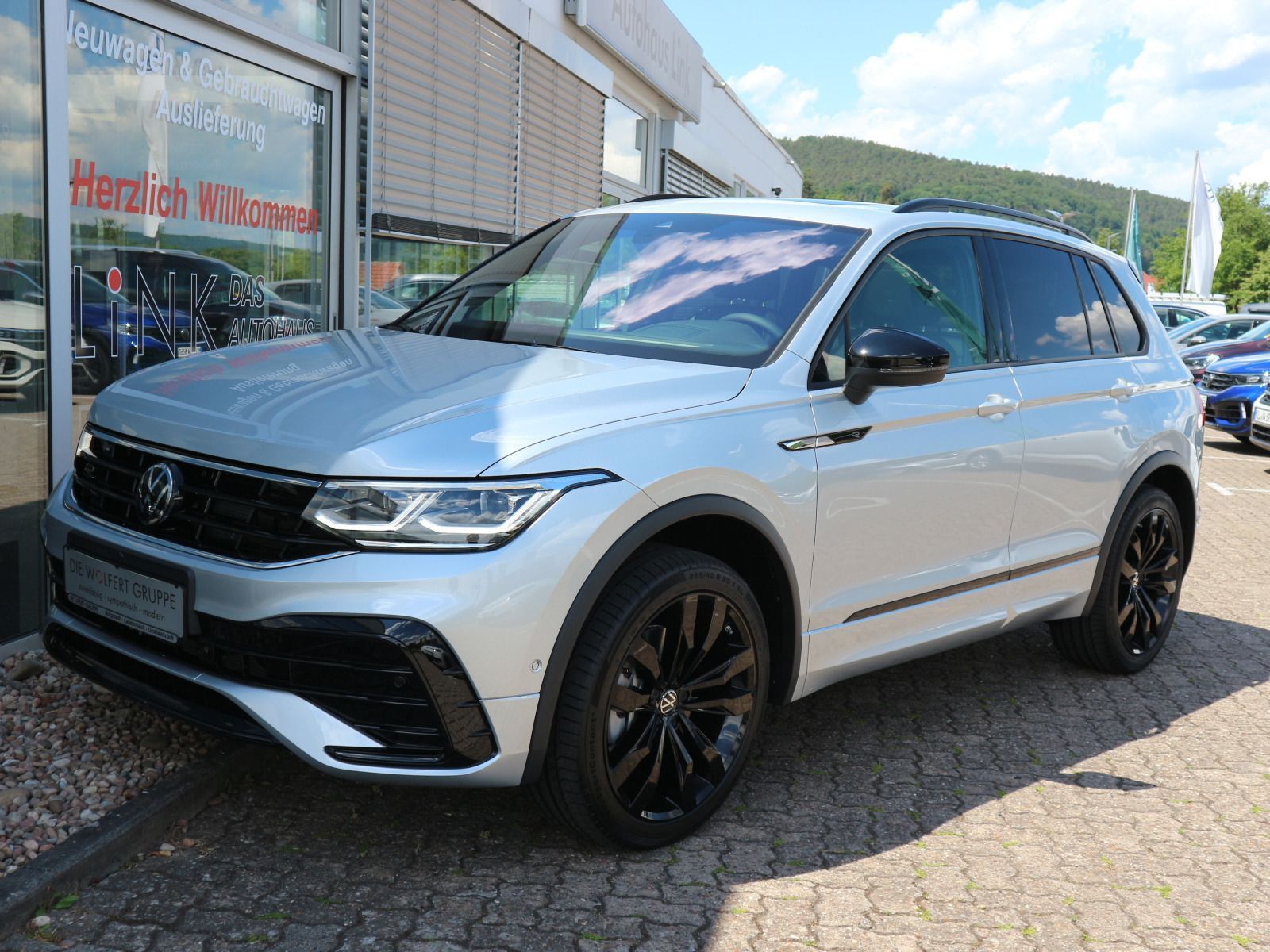 Volkswagen Tiguan R-Line 2.0 TDI 4M DSG AHK BlackStyle PANO