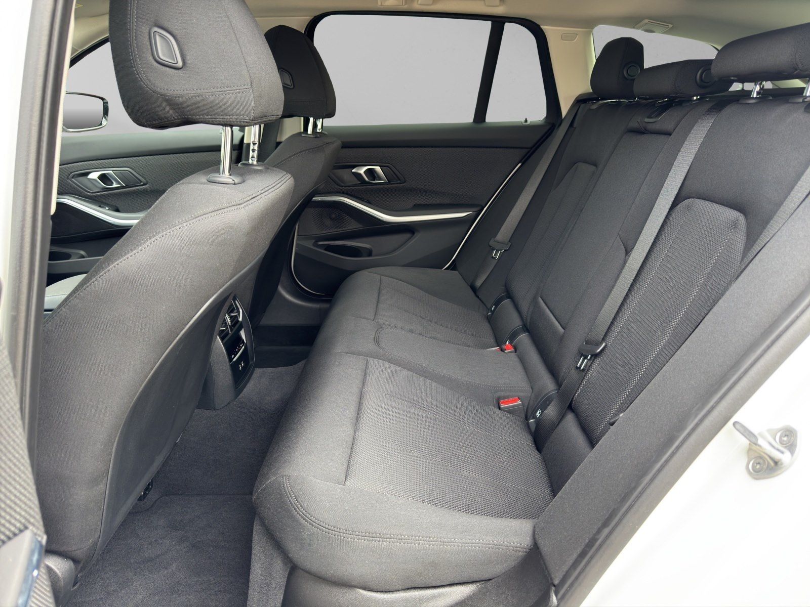 BMW 330e xDrive Touring 18" AHK ACC ab 379€ mtl. o.