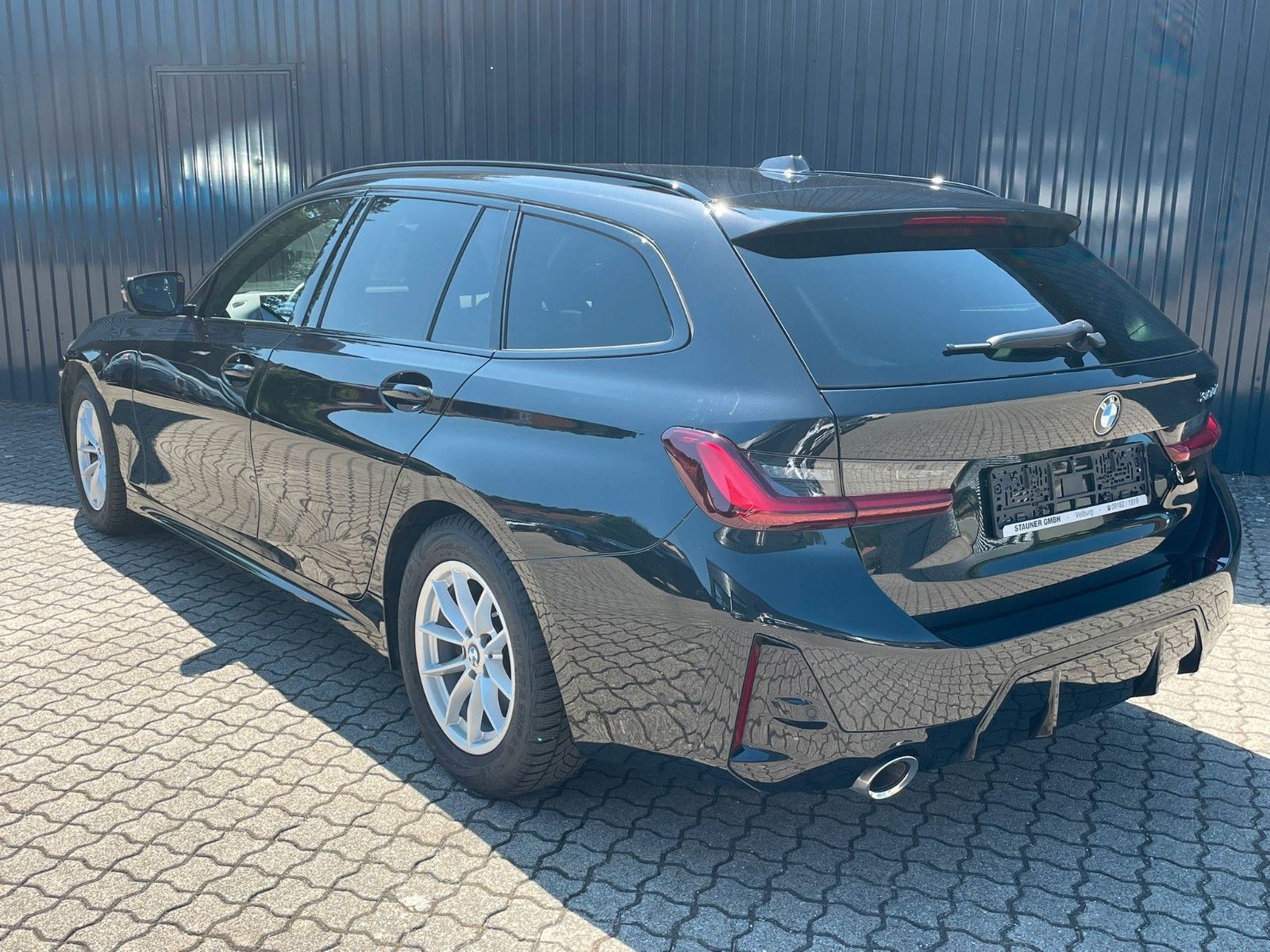BMW 320D Aut Touring M SPORT - Samsaru's Car Outlet