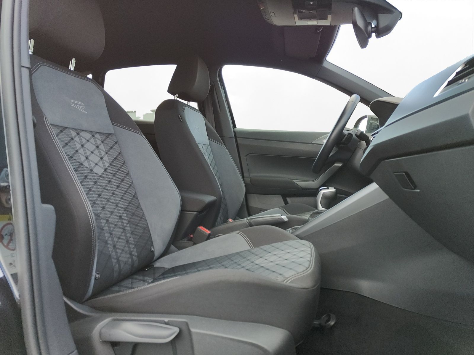 Volkswagen Taigo 1.5 TSI R-Line - Samsaru's Car Outlet