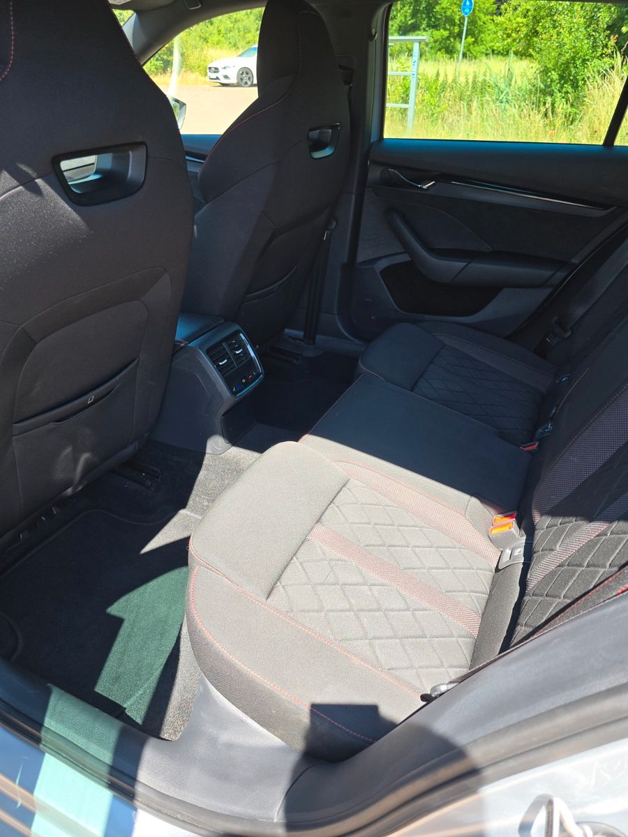 Skoda Octavia Combi RS First Edition - Samsaru's Car Outlet