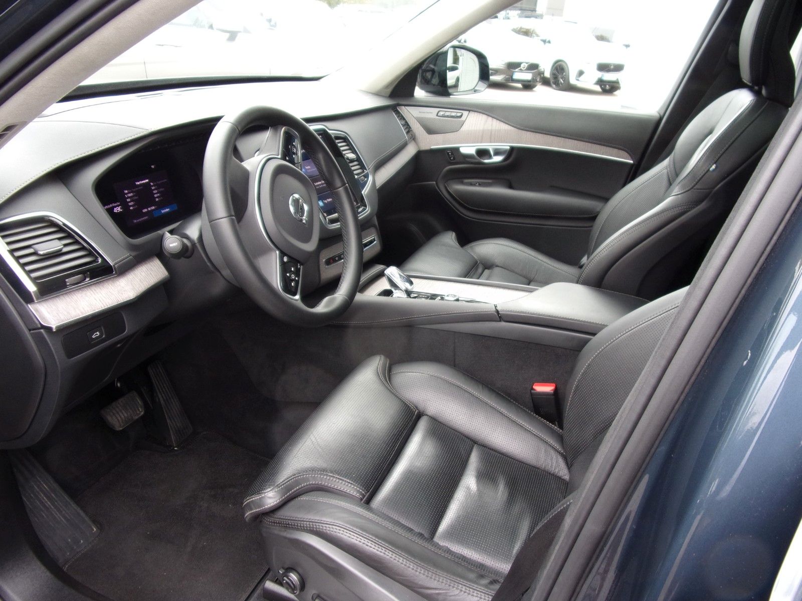 Volvo XC 90 B5 Ultimate Dark AWD - Samsaru's Car Outlet