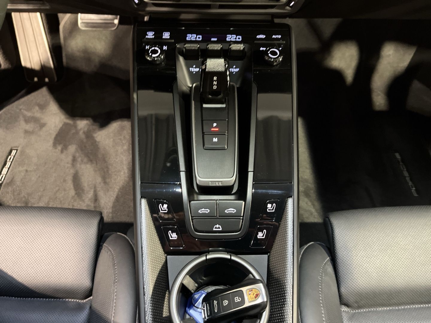 Porsche 992 911 Carrera 4 GTS Cabrio BOSE Surround View