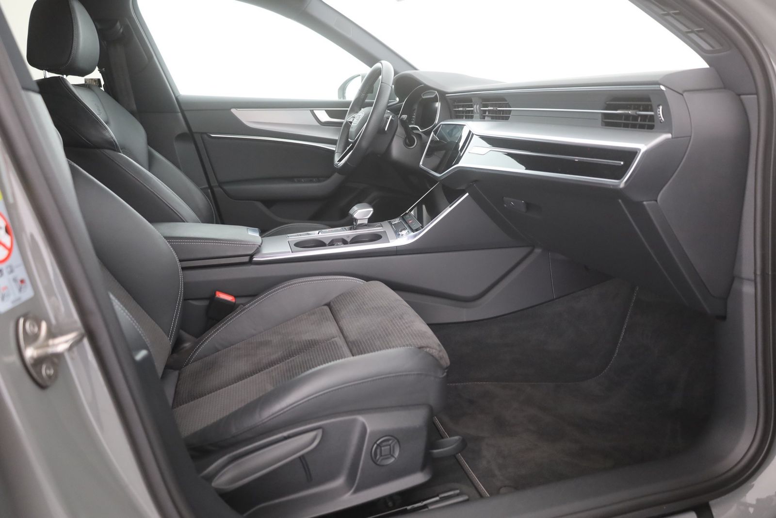 Audi A6 Avant 45 TFSI S-line - Samsaru's Car Outlet