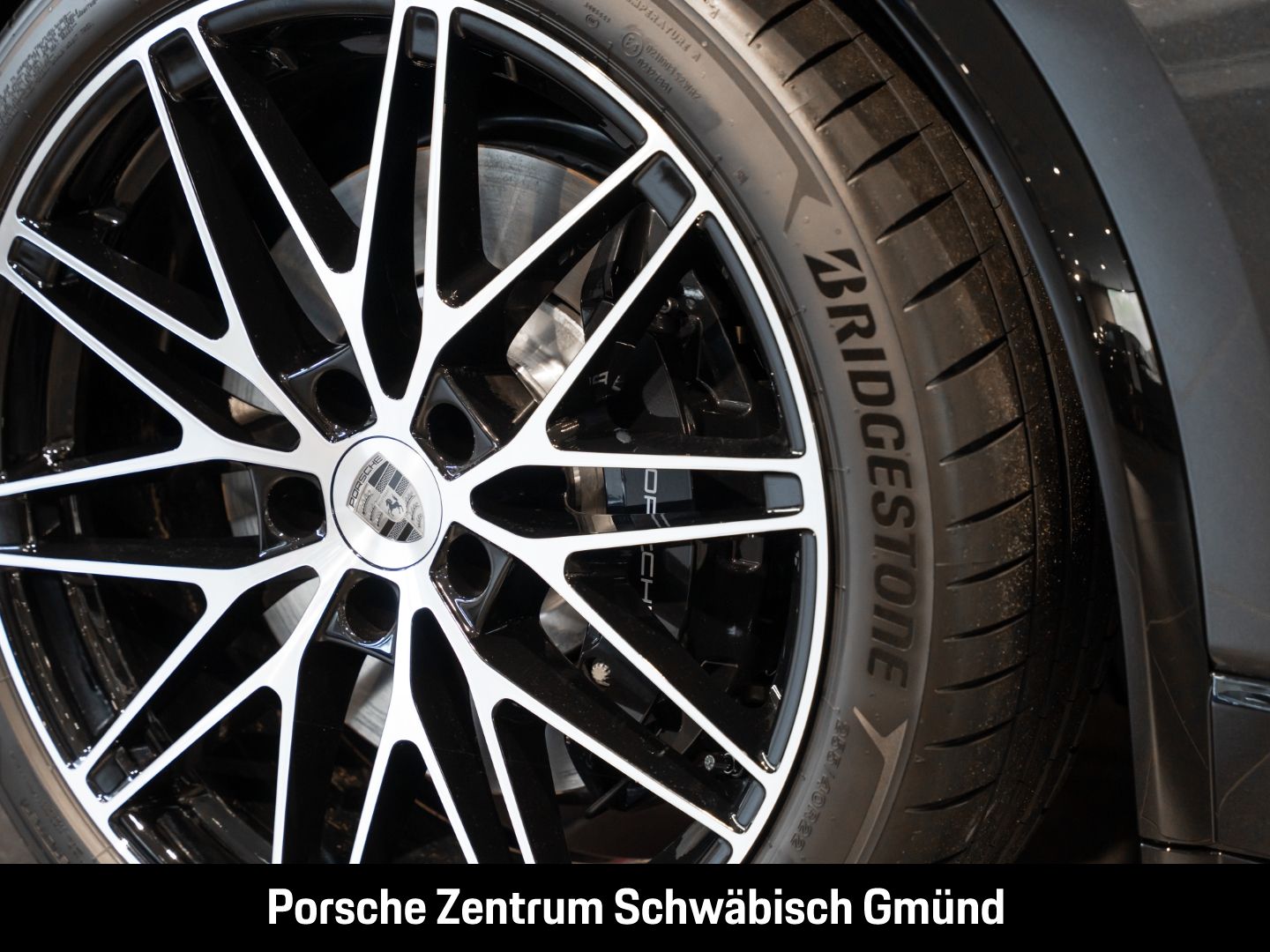Porsche Macan Turbo BOSE Luftfederung Panoramadach LED
