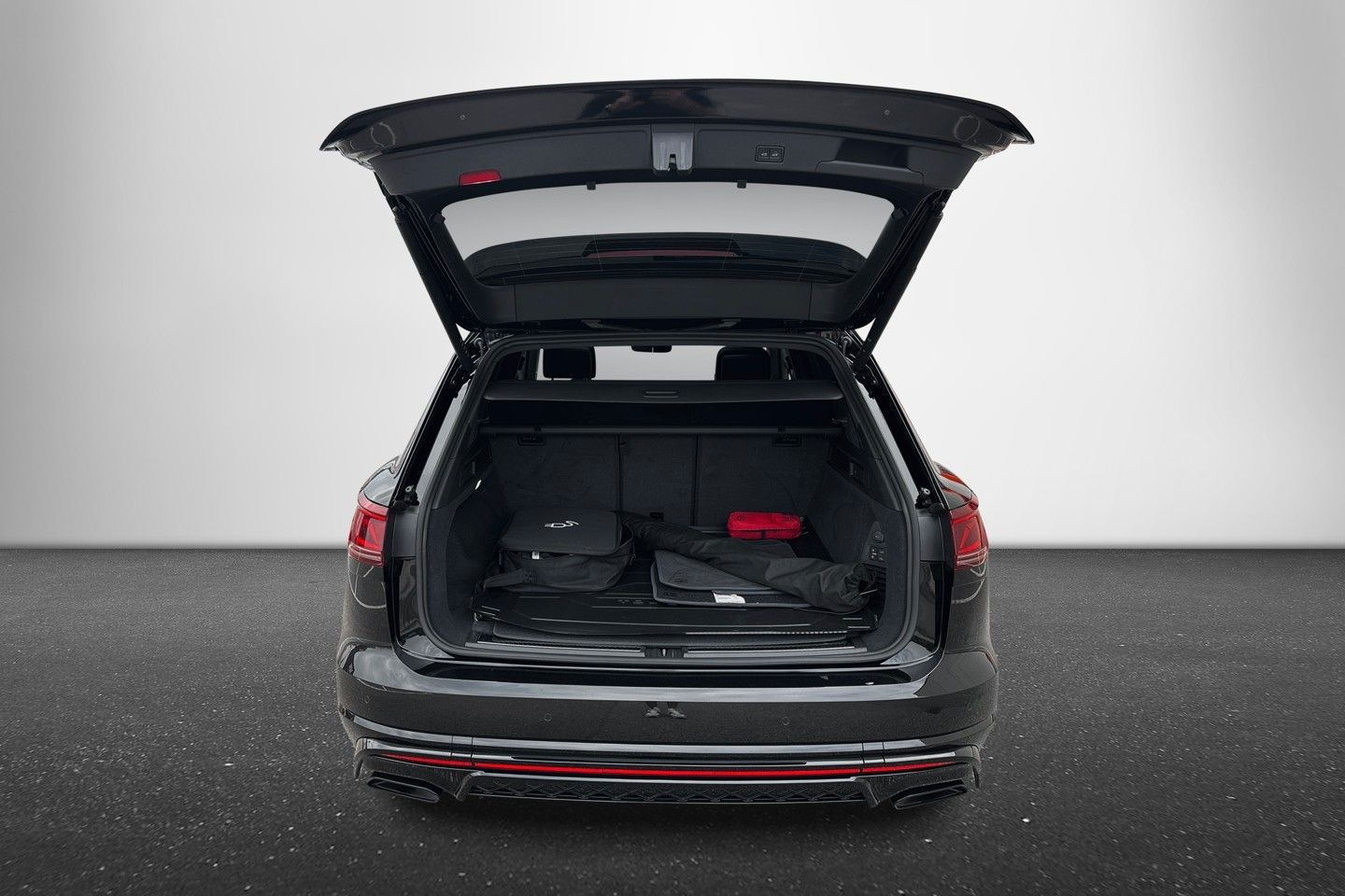 Volkswagen Touareg R 3.0 TSI V6 eHybrid 4Motion - Samsaru's Car Outlet