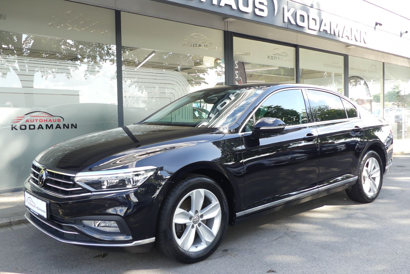 Volkswagen Passat Lim. Elegance - Samsaru's Car Outlet