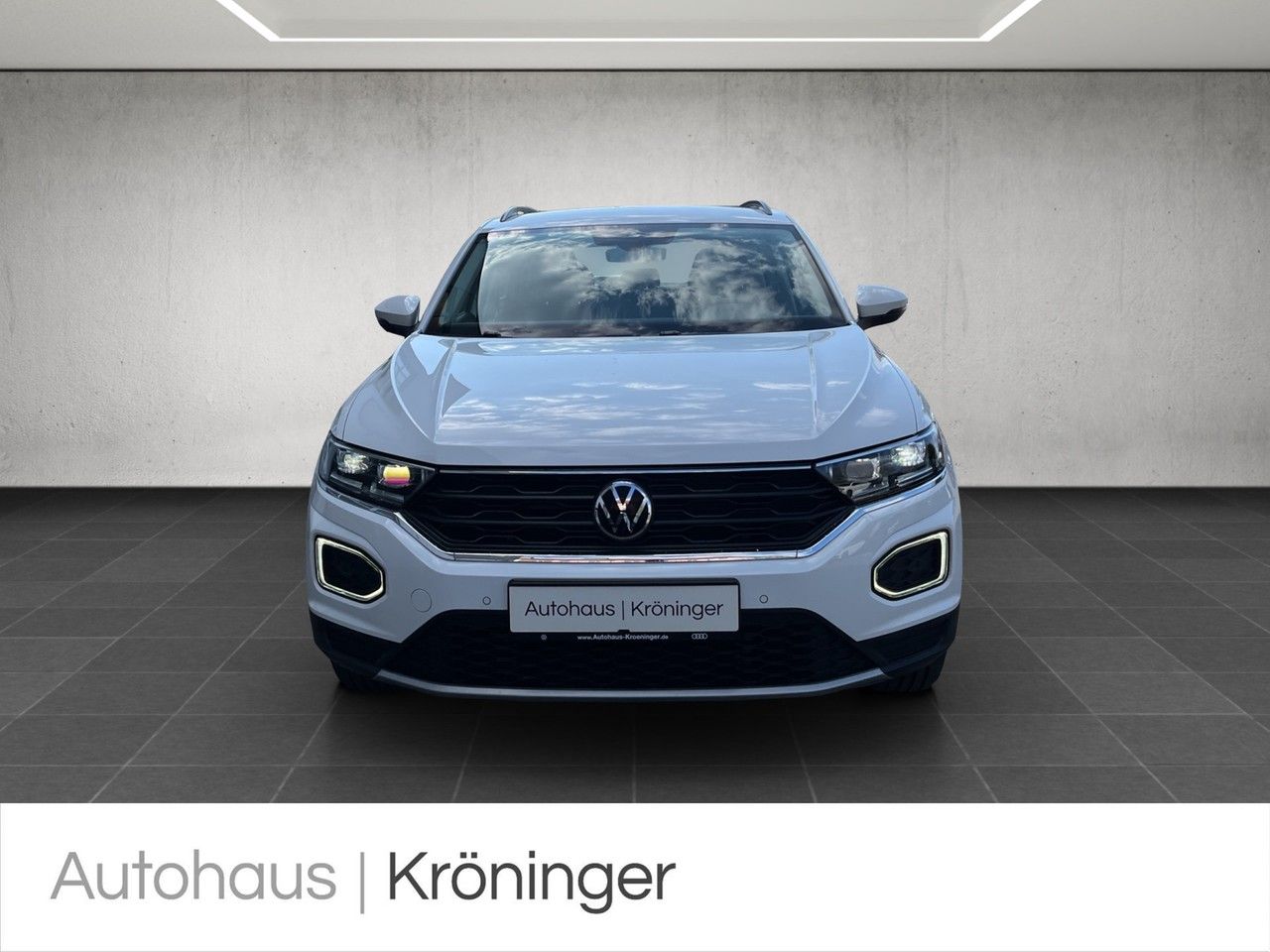 Volkswagen T-Roc 1.5 TSI DSG Style - Samsaru's Car Outlet
