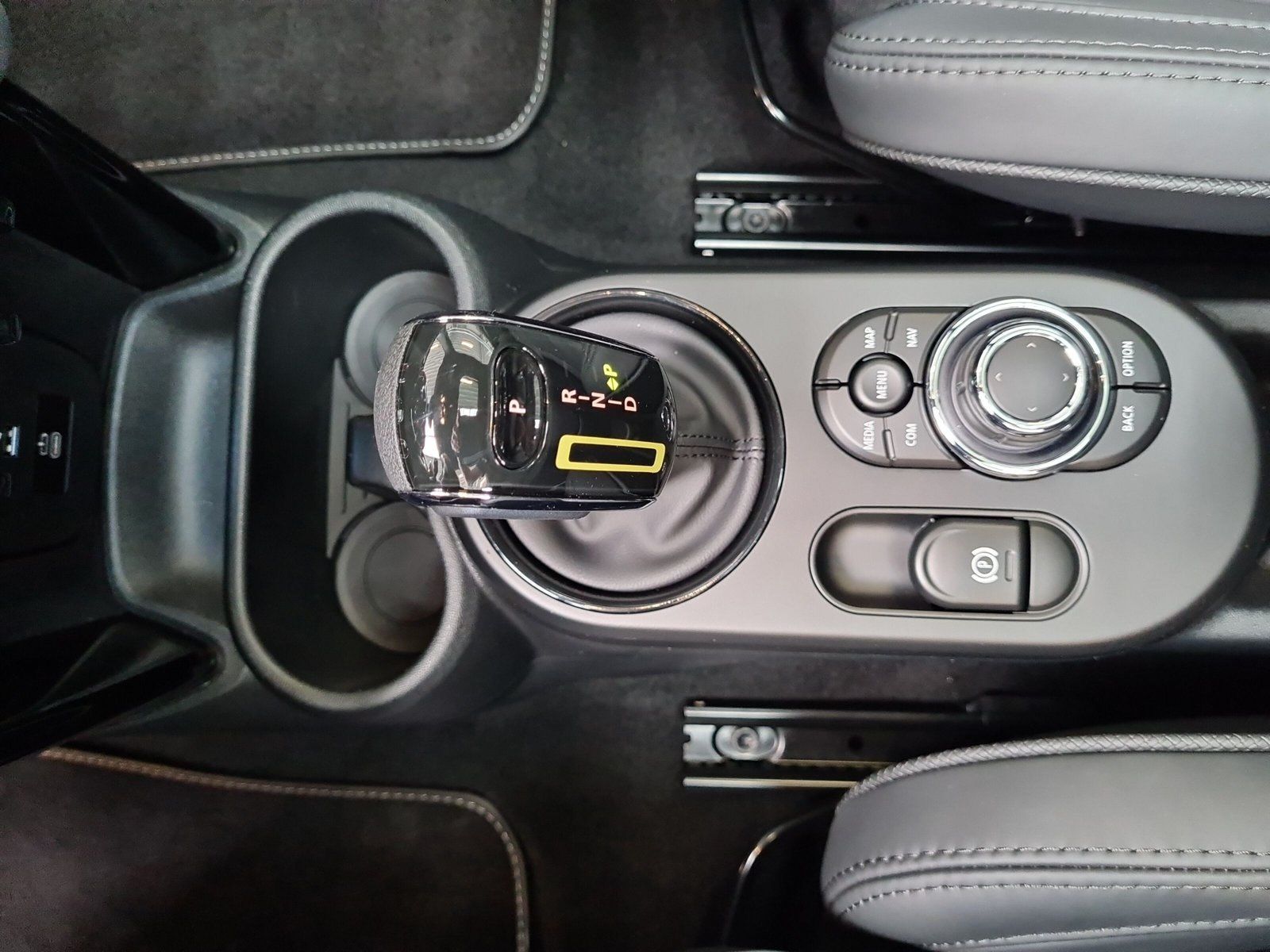 MINI Cooper SE - Samsaru's Car Outlet