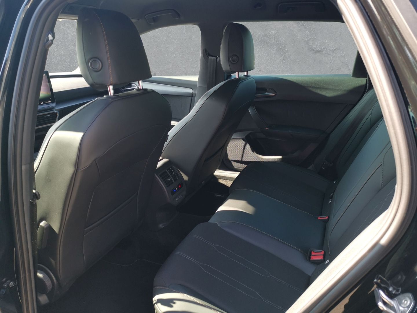 Cupra Leon SPORTSTOURER 1.5 eTSI 150PS 7G-DSG - Samsaru's Car Outlet
