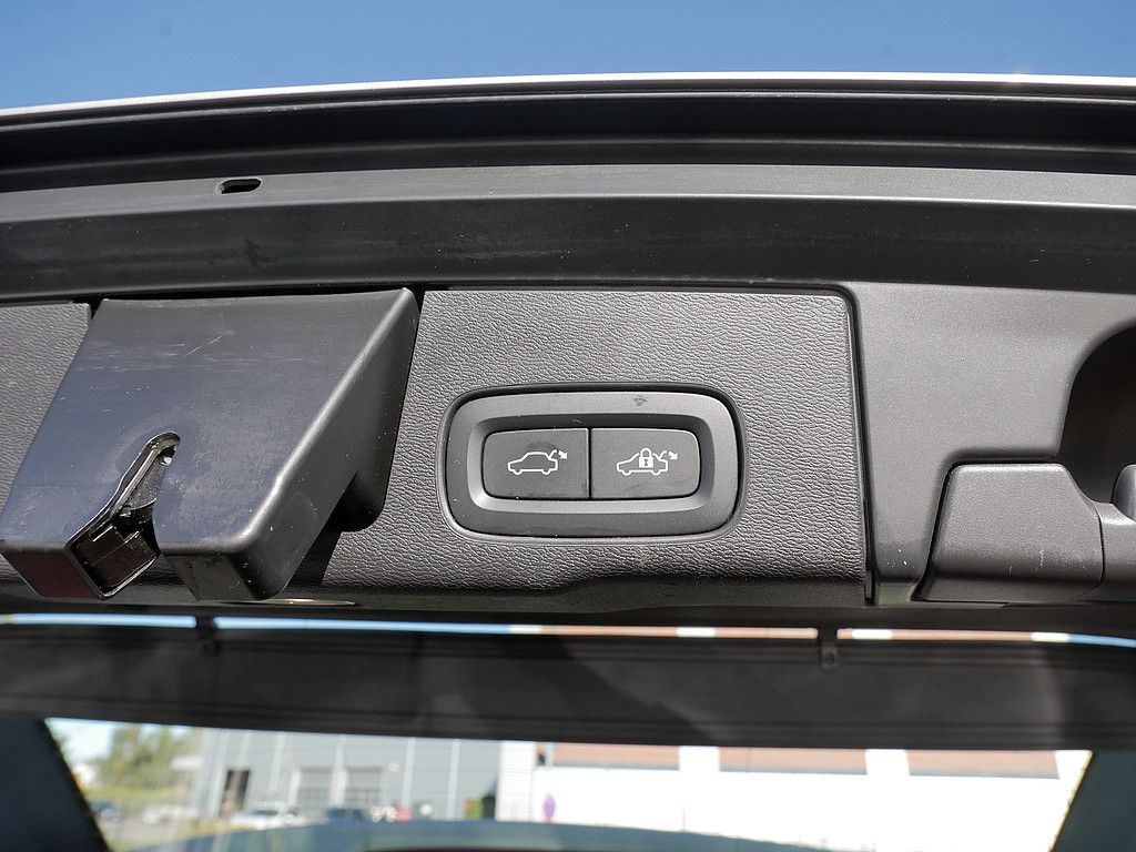 Volvo XC60 T8 Recharge Inscription FACEL. STANDHZ LED