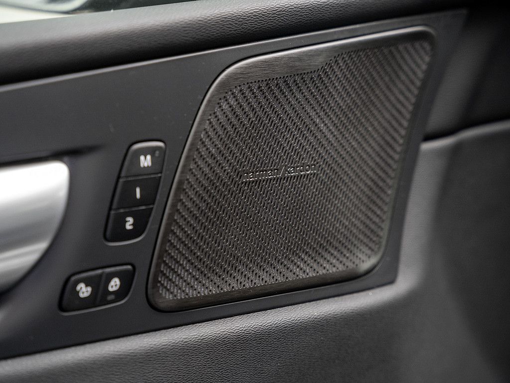 Volvo XC60 B4 Plus Dark LEDER H/K