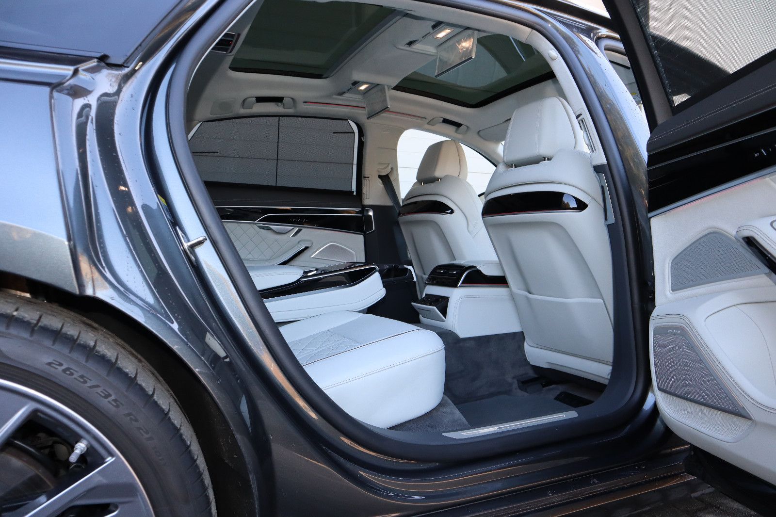 Audi A8L 60 TFSIe lang exclusive - Samsaru's Car Outlet