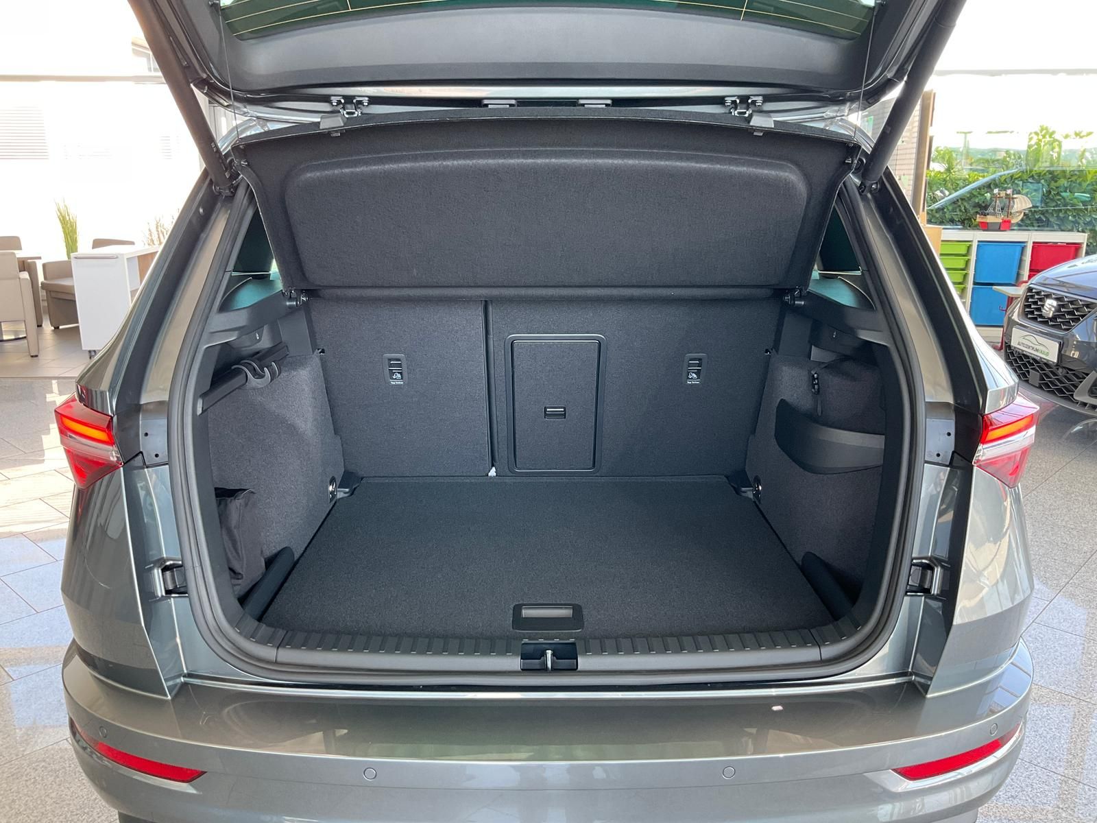 Skoda Karoq 2.0TSI Sportline 4x4 5JGarantie AHK StHz P