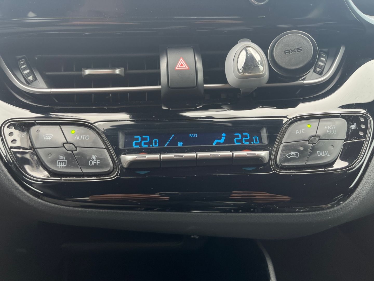 Toyota C-HR 2.0 Hybrid Team - Samsaru's Car Outlet