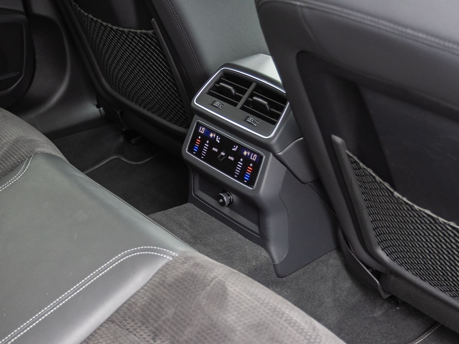 Audi A6 Avant S line 55TFSIe qu Navi Matrix HuD Stand