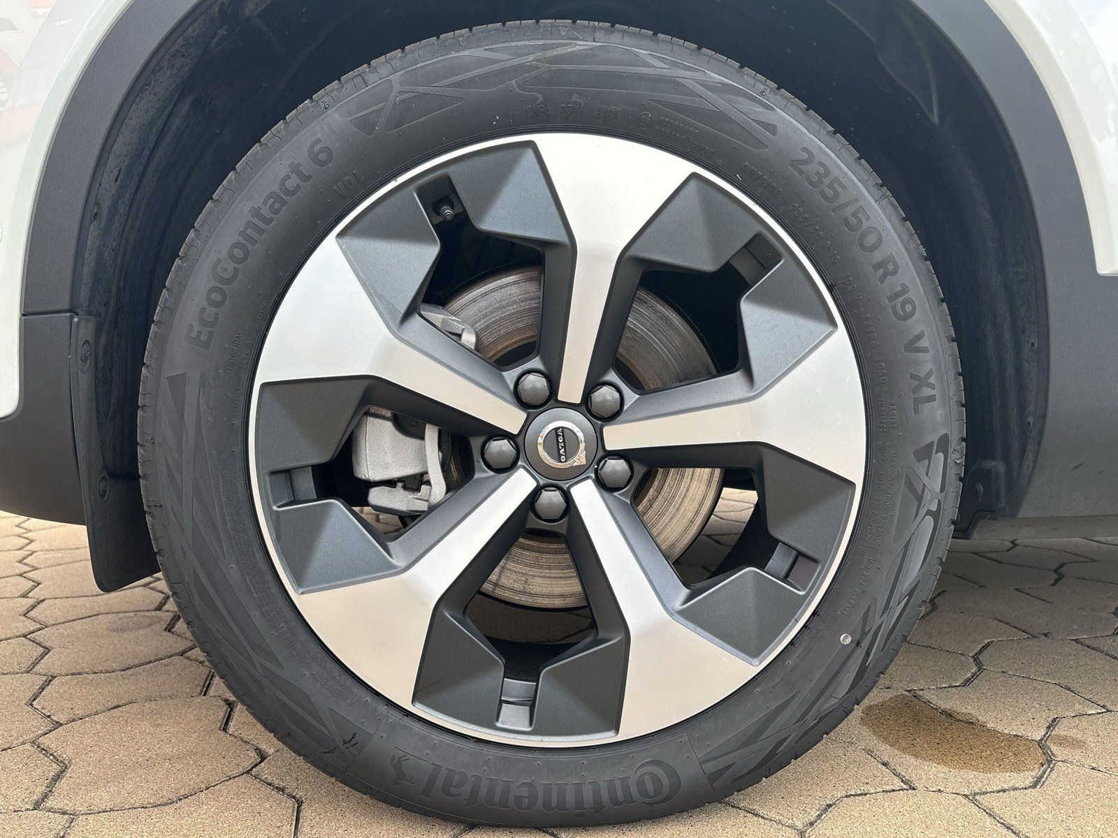 Volvo XC40 Plus B4 Mild-Hybrid Dark AHK BusinessP. LED