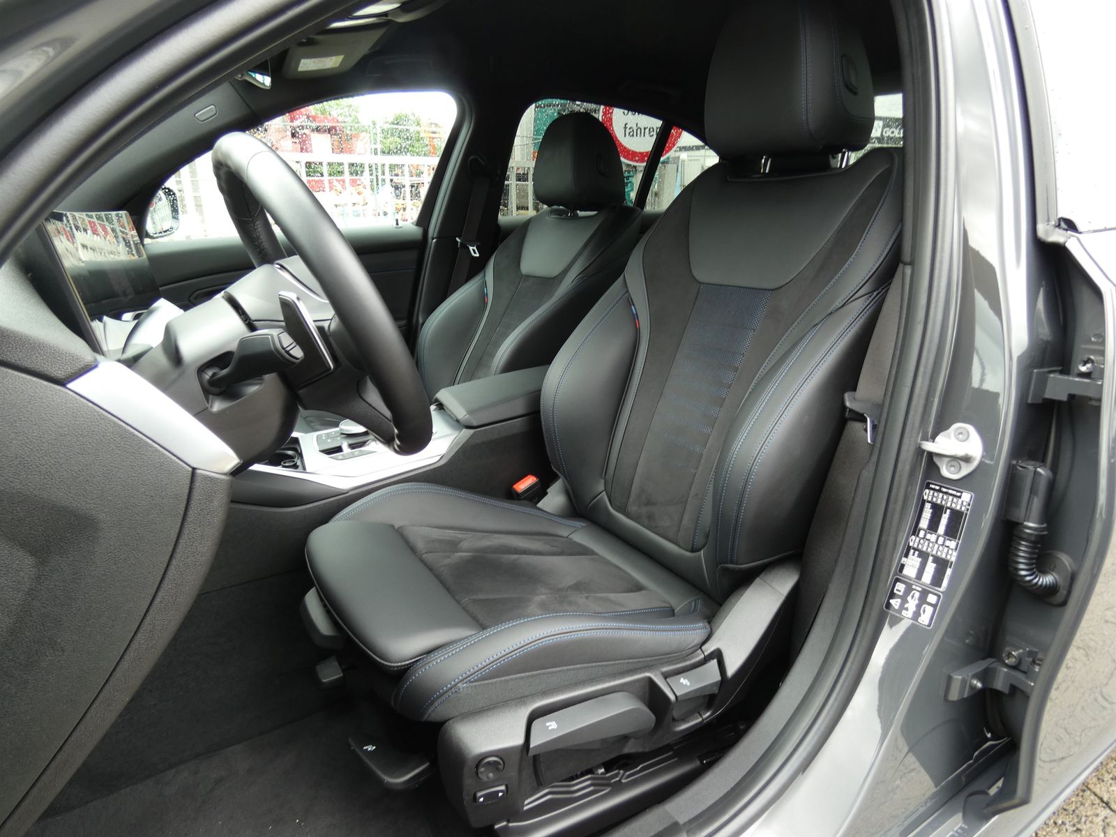 BMW 320d xDrive M Sportpaket - Samsaru's Car Outlet