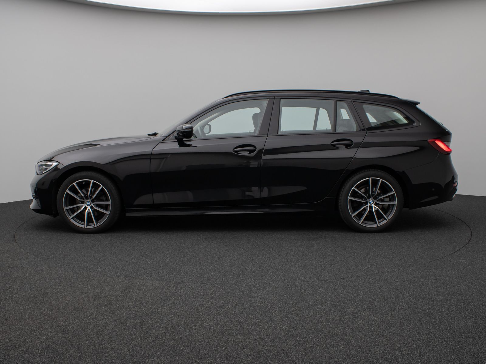 BMW 320d xD Sport Line - Samsaru's Car Outlet