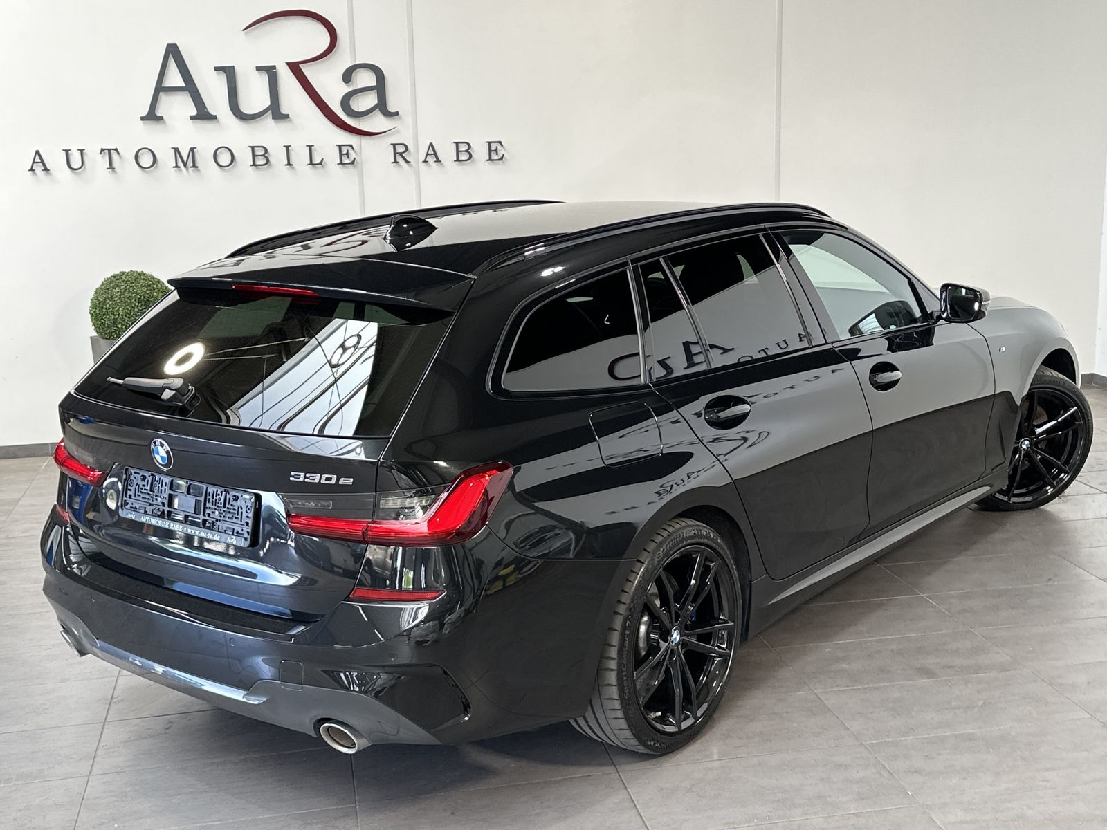 BMW 330e Touring M-Sport - Samsaru's Car Outlet