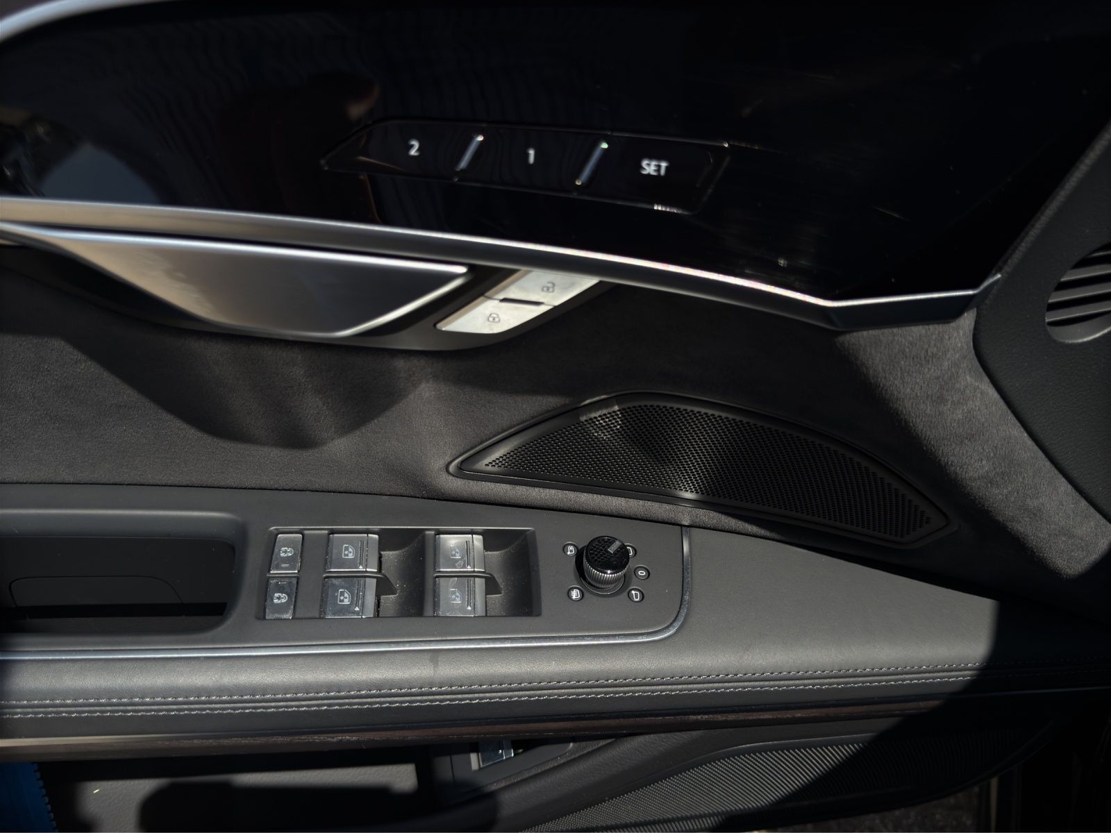 Audi A8 60 TFSIe Q LM20 - Samsaru's Car Outlet