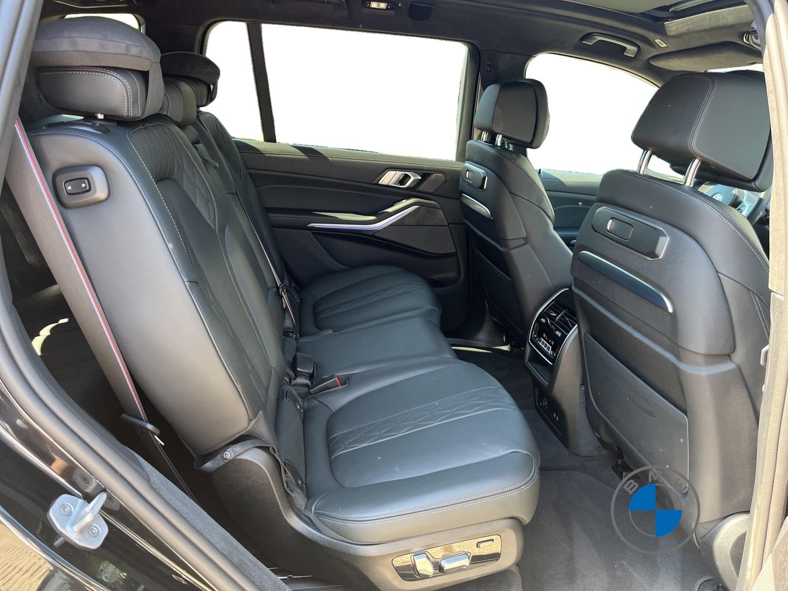 BMW X7 M60i xDrive Autobahnas Pano Sky AHK Sthzg H/K