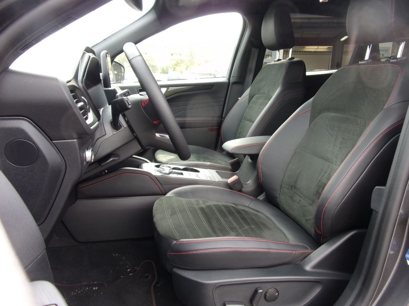 Ford Kuga Plug-In Hybrid ST-Line X - Samsaru's Car Outlet