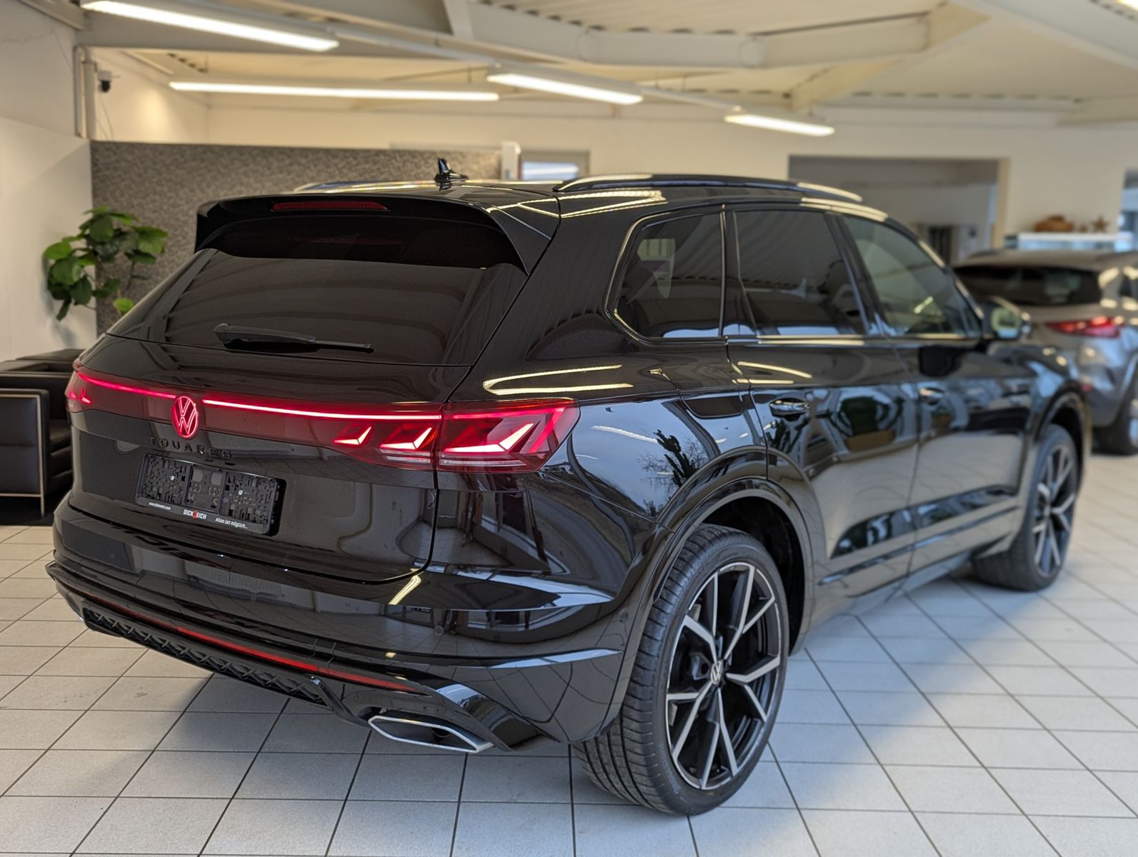 Volkswagen Touareg 3.0TDI 4M R-Line VOLL Black 22" UPE 114T