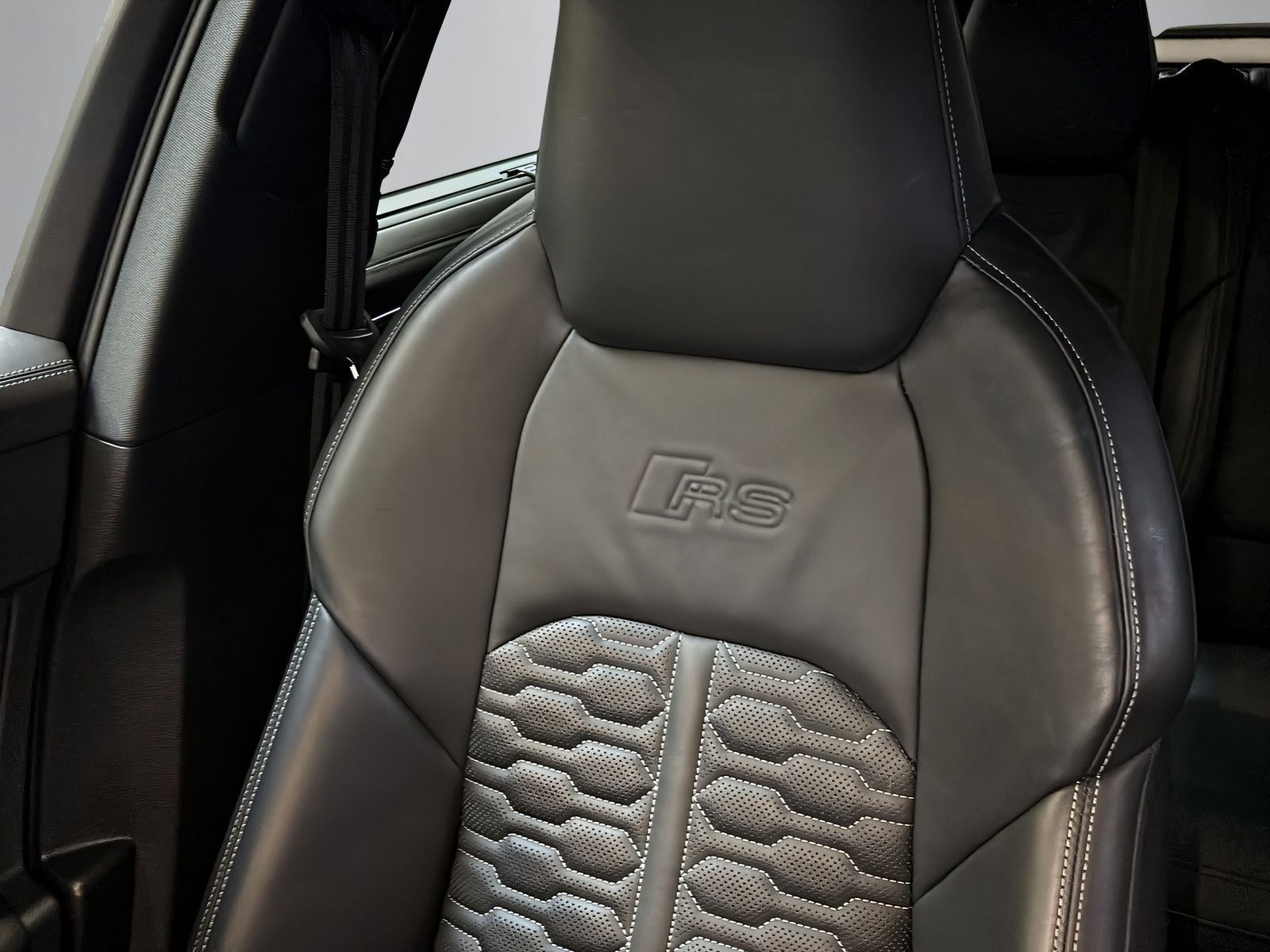 Audi RS 6 Avant +KERAMIK+SPORTABGAS+LASER+AHK+KAMERAS