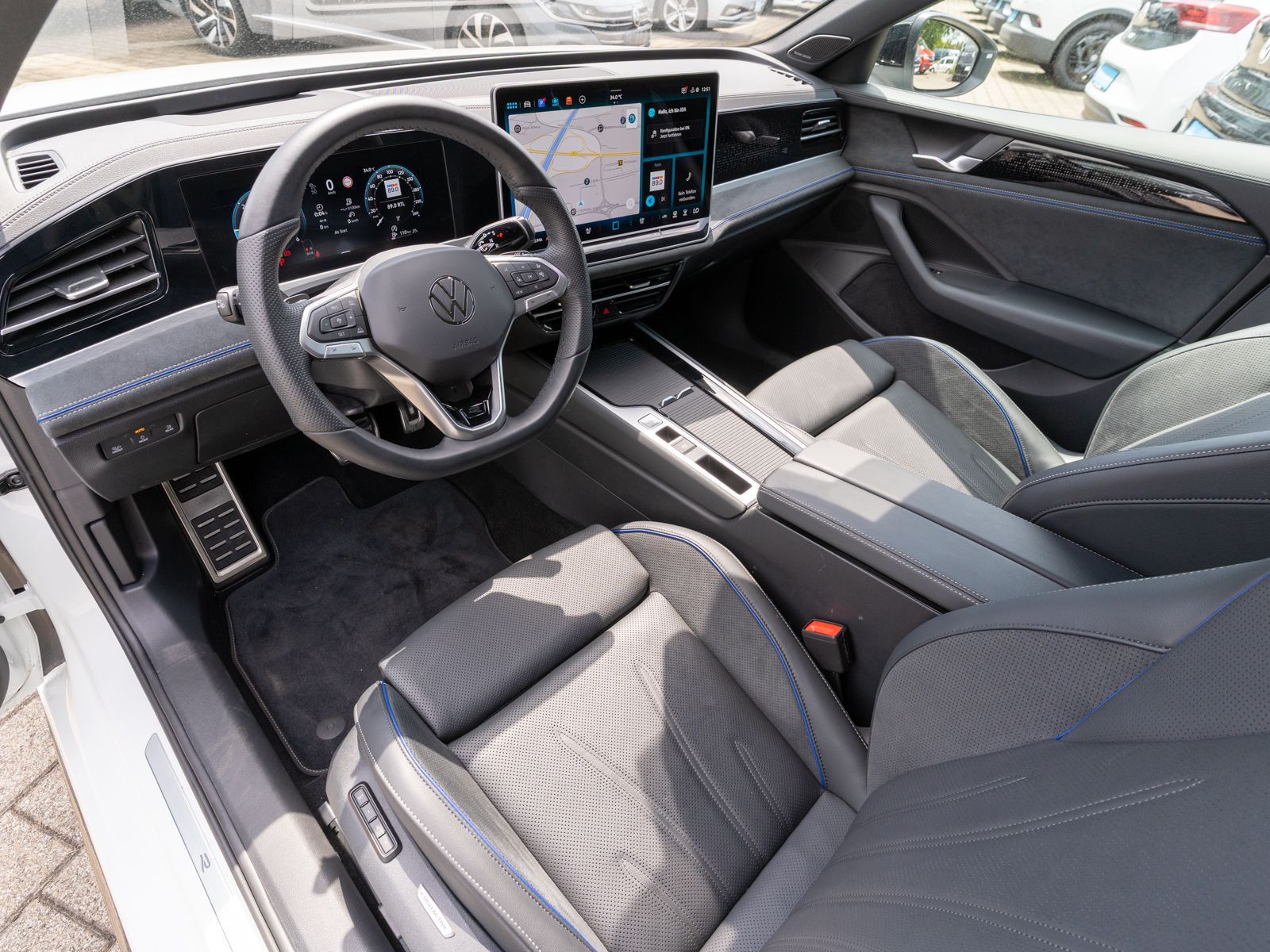 Volkswagen Passat Variant R-Line 2.0TDI 4M DSG PANO HUD AHK