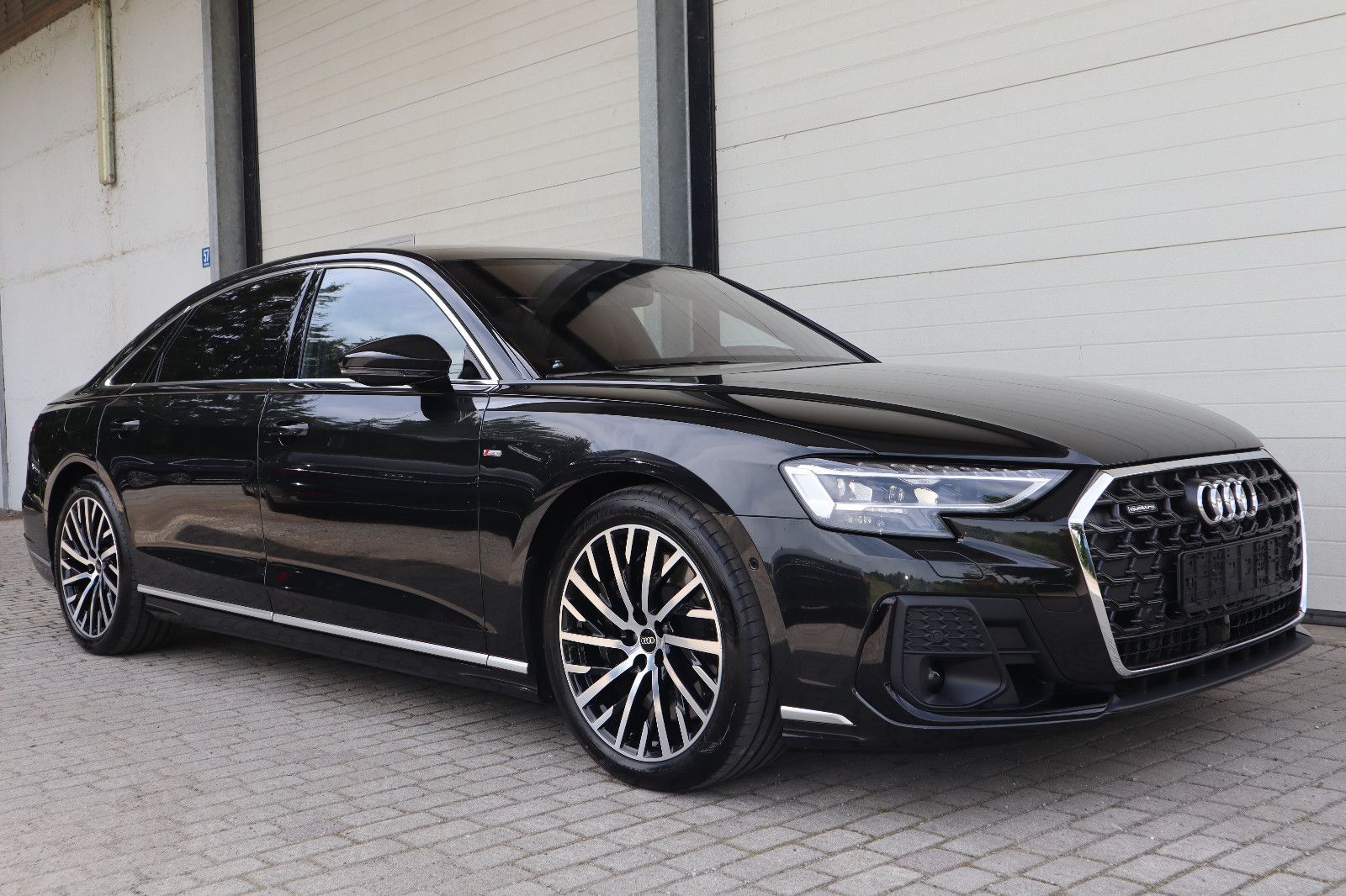 Audi A8L 60 TFSIe lang exclusive S-LINE - Samsaru's Car Outlet