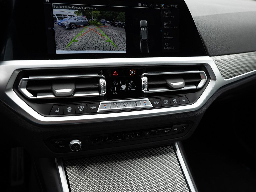 BMW 330e Touring M-Sportpaket - Samsaru's Car Outlet